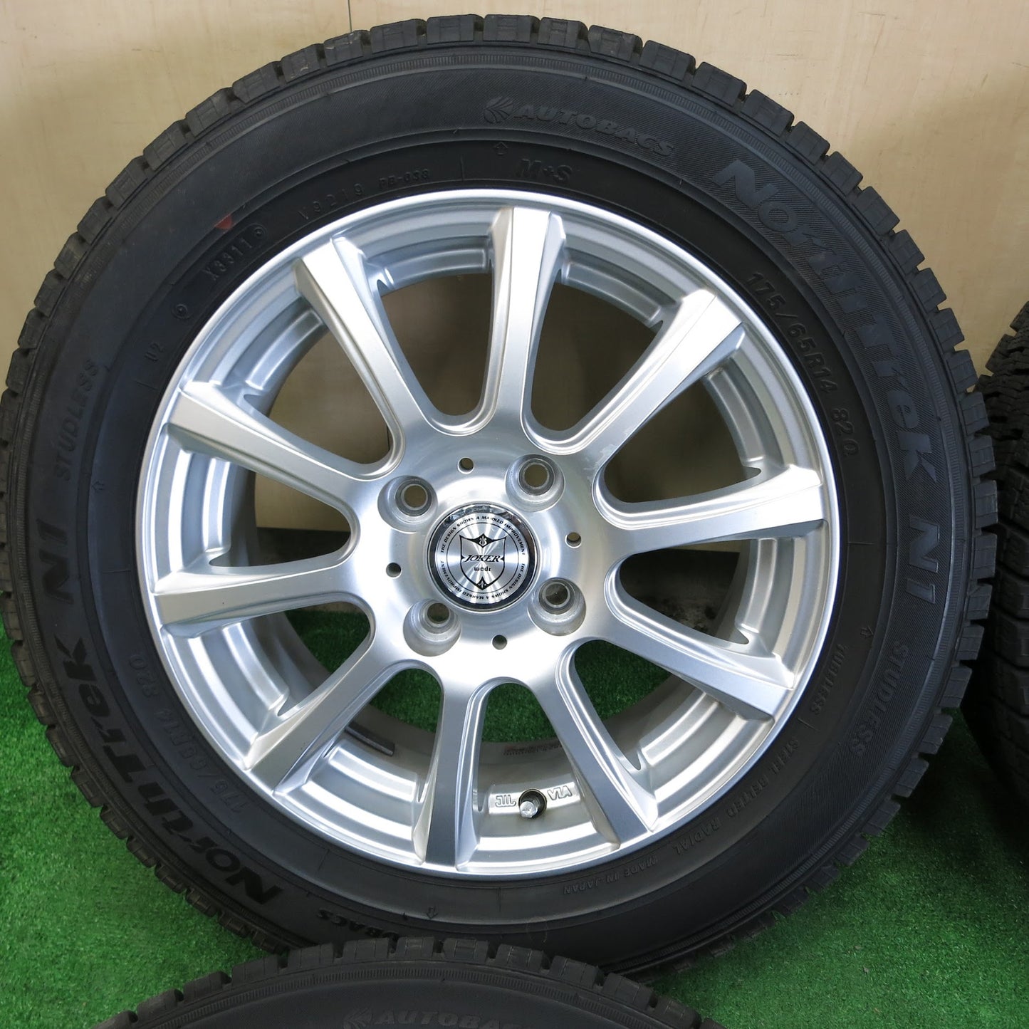 [送料無料]超バリ溝！キレイ！ほぼ10分★スタッドレス 175/65R14 オートバックス ノーストレック N1 JOKER weds ジョーカー 14インチ PCD100/4H★3062404サス