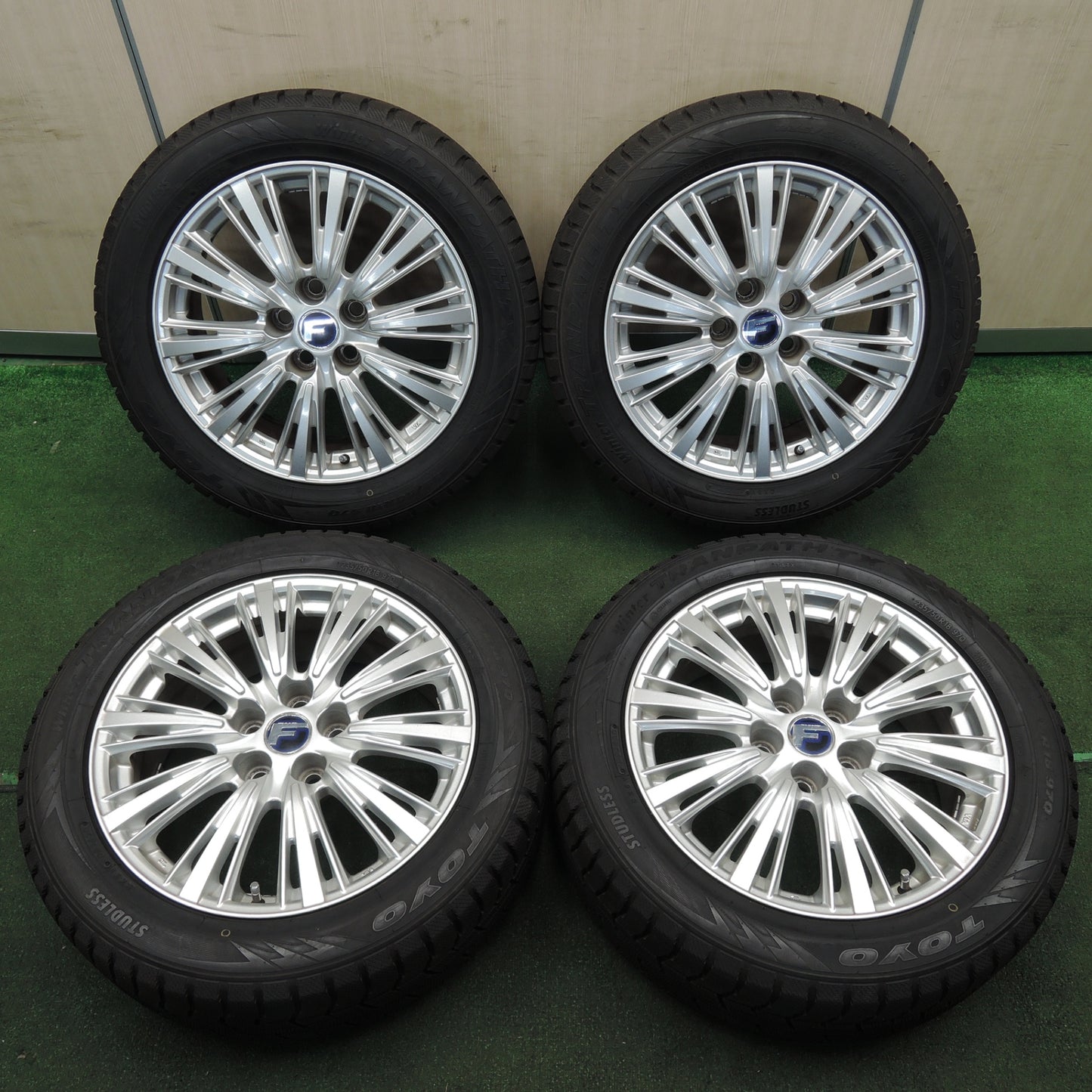 *送料無料* バリ溝！20年！綺麗！9.5分以上★レクサス等 235/50R18 スタッドレス トーヨー ウインター トランパス TX F 社外 アルミ PCD120/5H★4030607TNス