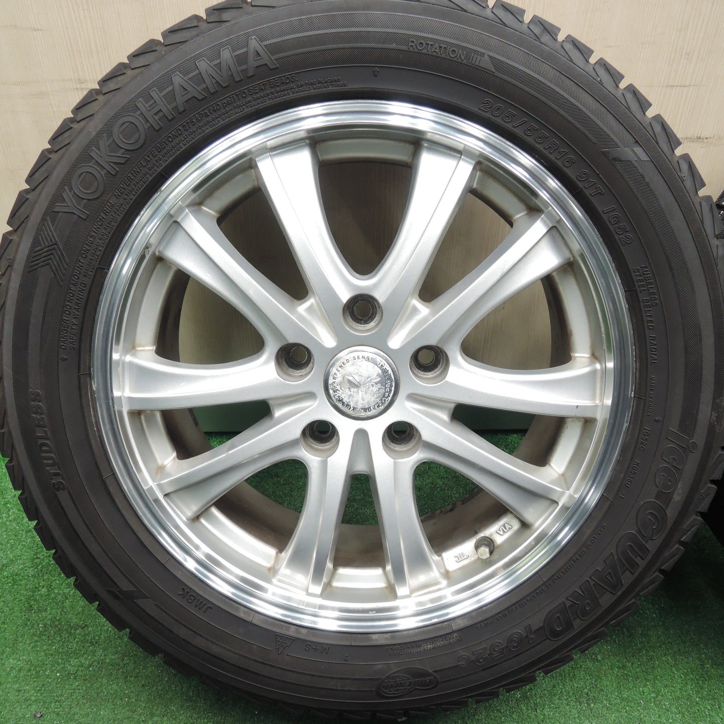 *送料無料*バリ溝！20年！キレイ！9.5分★スタッドレス 205/55R16 ヨコハマ アイスガード iG52C VELVA ヴェルヴァ 16インチ PCD114.3/5H★3110810TNス