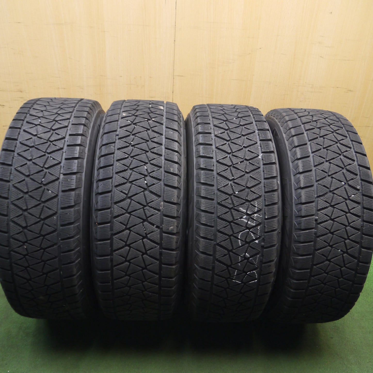 *送料無料*4本価格★ランクル 等 265/65R17 スタッドレス ブリヂストン ブリザック DM-V2 CV928 17インチ PCD139.7/6H★3120809Hス