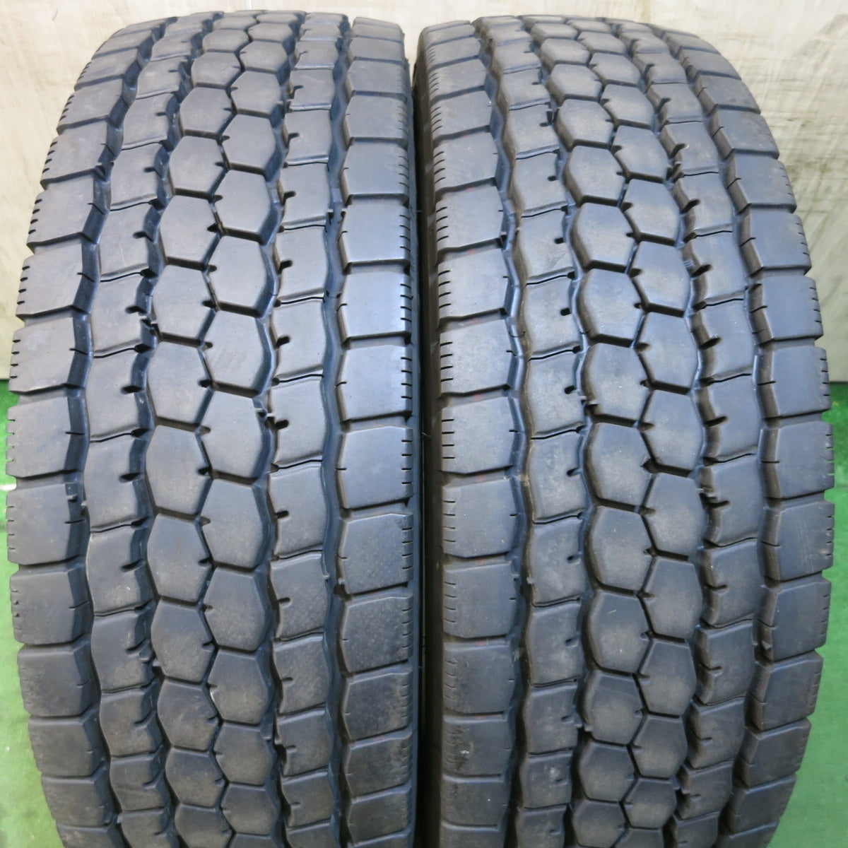 *送料無料*バリ溝！23年！8.5分★トラック タイヤ 245/70R19.5 136/134J ブリヂストン M888 ミックス オールシーズン 19.5インチ★4013101クスタ