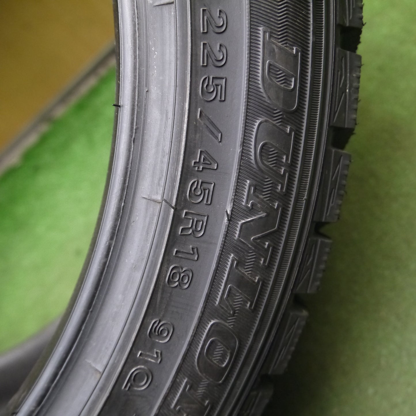 *送料無料*ほぼ未使用★スタッドレス 225/45R18 ダンロップ ウインターマックス WM01 タイヤ 18インチ レヴォーグ オデッセイ 等★3112804Hスタ