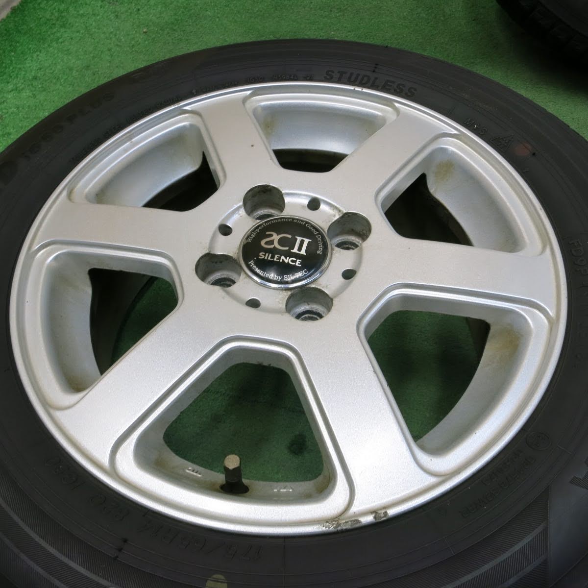 [送料無料]バリ溝！8.5分★スタッドレス 175/65R14 ヨコハマ アイスガード iG50 プラス SILENCE SIL TEC 14インチ PCD100/4H★3101506イス