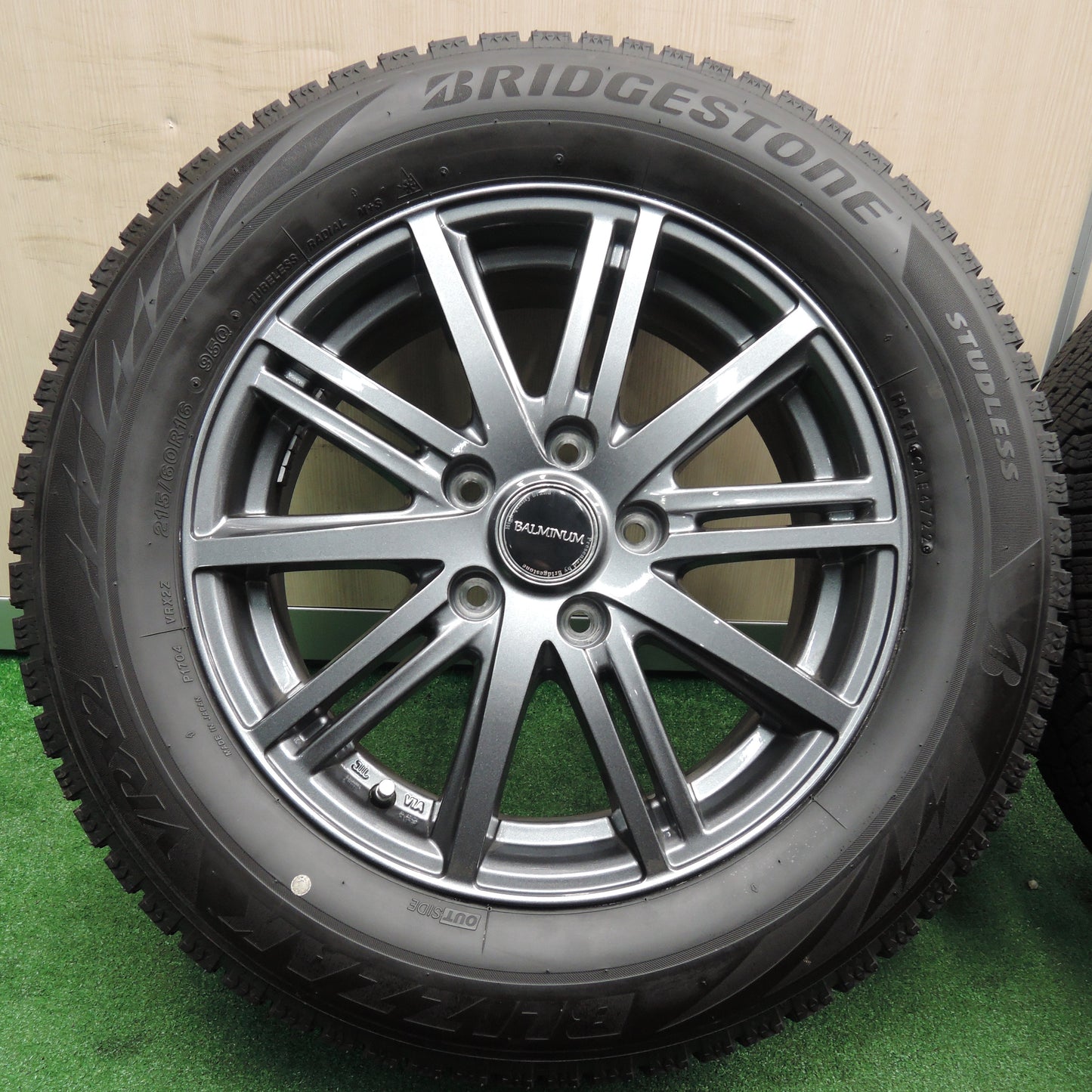 *送料無料*超バリ溝！22年！キレイ！ほぼ10分★スタッドレス 215/60R16 ブリヂストン ブリザック VRX2 BALMINUM バルミナ 16インチ PCD114.3/5H★3120806TNス