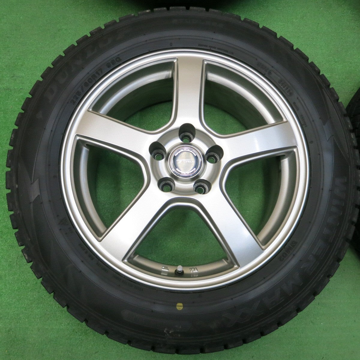 *送料無料* バリ溝！22年！キレイ！9.5分★スタッドレス 225/60R17 ダンロップ ウインターマックス WM02 TOPRUN トップラン 17インチ PCD114.3/5H★4022005イス