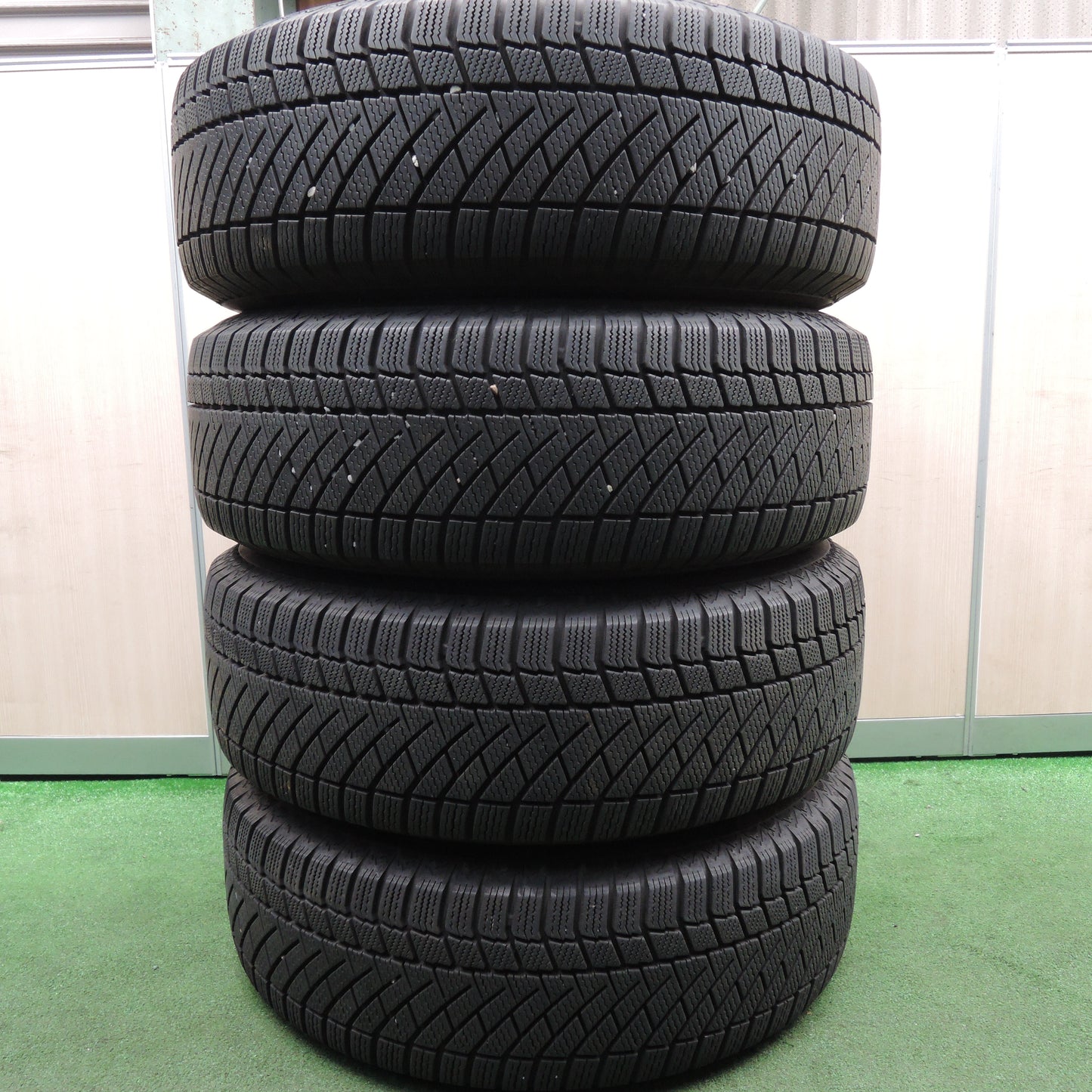 *送料無料*バリ溝！9分★スタッドレス 225/65R17 コンチネンタル コンチバイキング コンタクト6 LAUFBAHN 17インチ PCD114.3/5H★3122913HAス