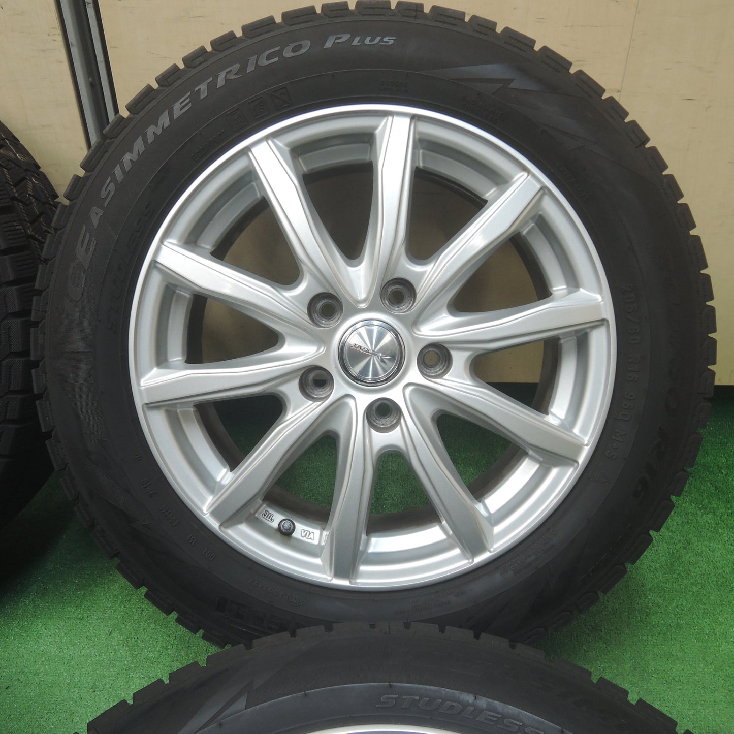 *送料無料* バリ溝！キレイ！9分★スタッドレス 205/60R16 ピレリ アイスアシンメトリコ プラス JOKER ジョーカー 16インチ PCD114.3/5H★4020905SYス