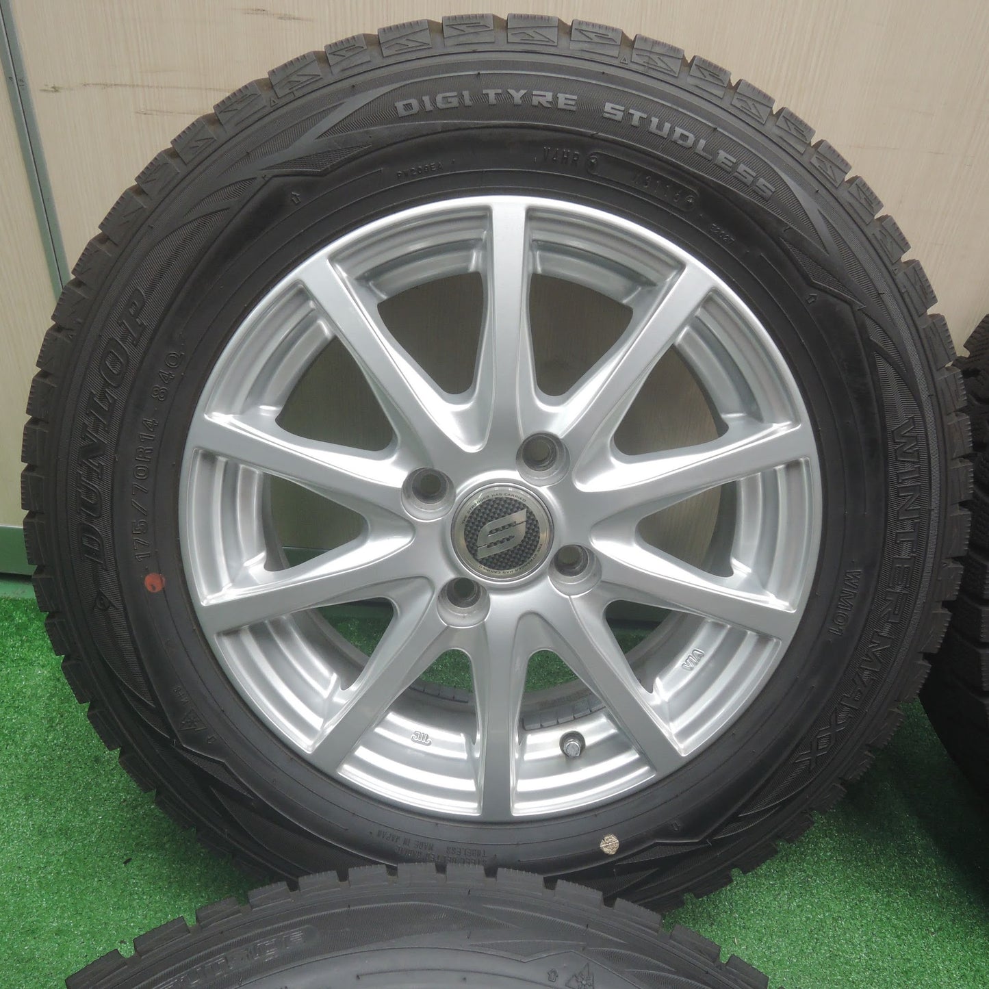 [送料無料]バリ溝！キレイ！ほぼ10分★スタッドレス 175/70R14 ダンロップ ウインターマックス WM01 STRANGER ストレンジャー 14インチ PCD100/4H★3100304SYス