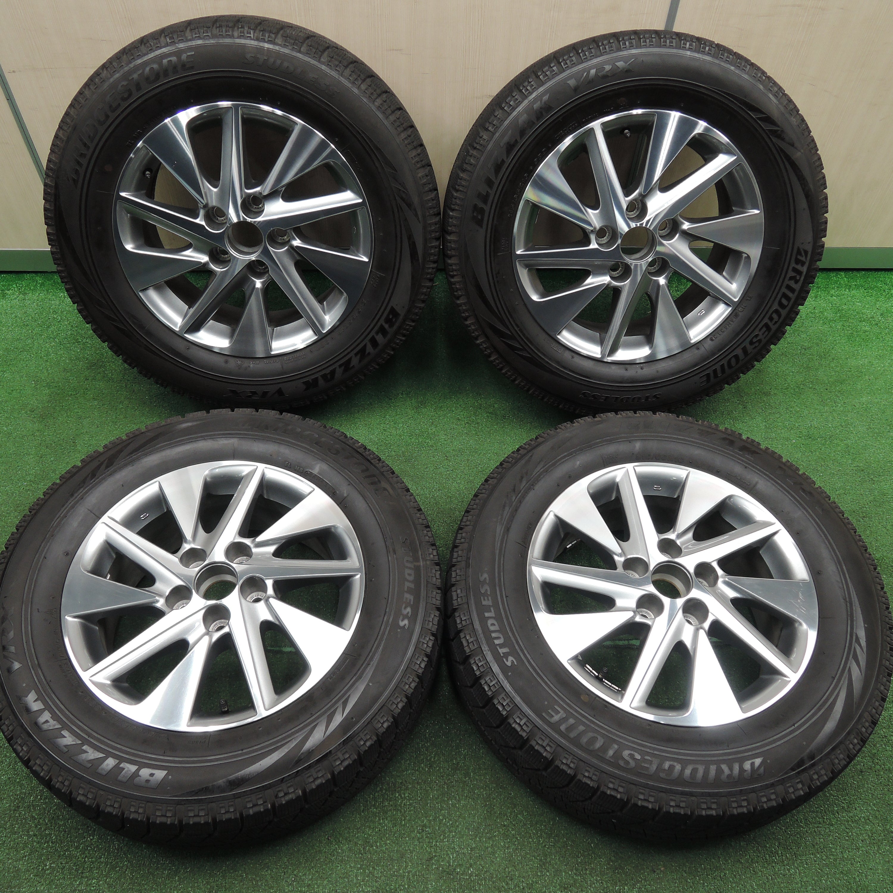 送料無料*バリ溝！キレイ！9.5分☆トヨタ 20系 アルファード 純正 215/65R16 スタッドレス ブリヂストン ブリザック VRX |  名古屋/岐阜の中古カー用品・工具の買取/販売ならガレージゲット