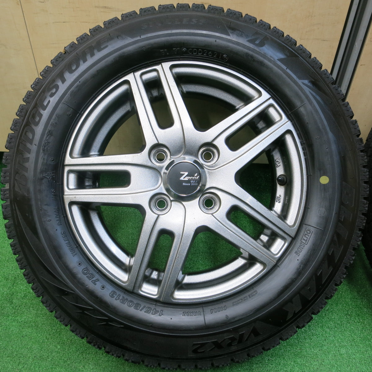 *送料無料*超バリ溝！21年！ほぼ10分★スタッドレス 145/80R13 ブリヂストン ブリザック VRX2 Zmeist VS-1 13インチ PCD100/4H★3120505イス