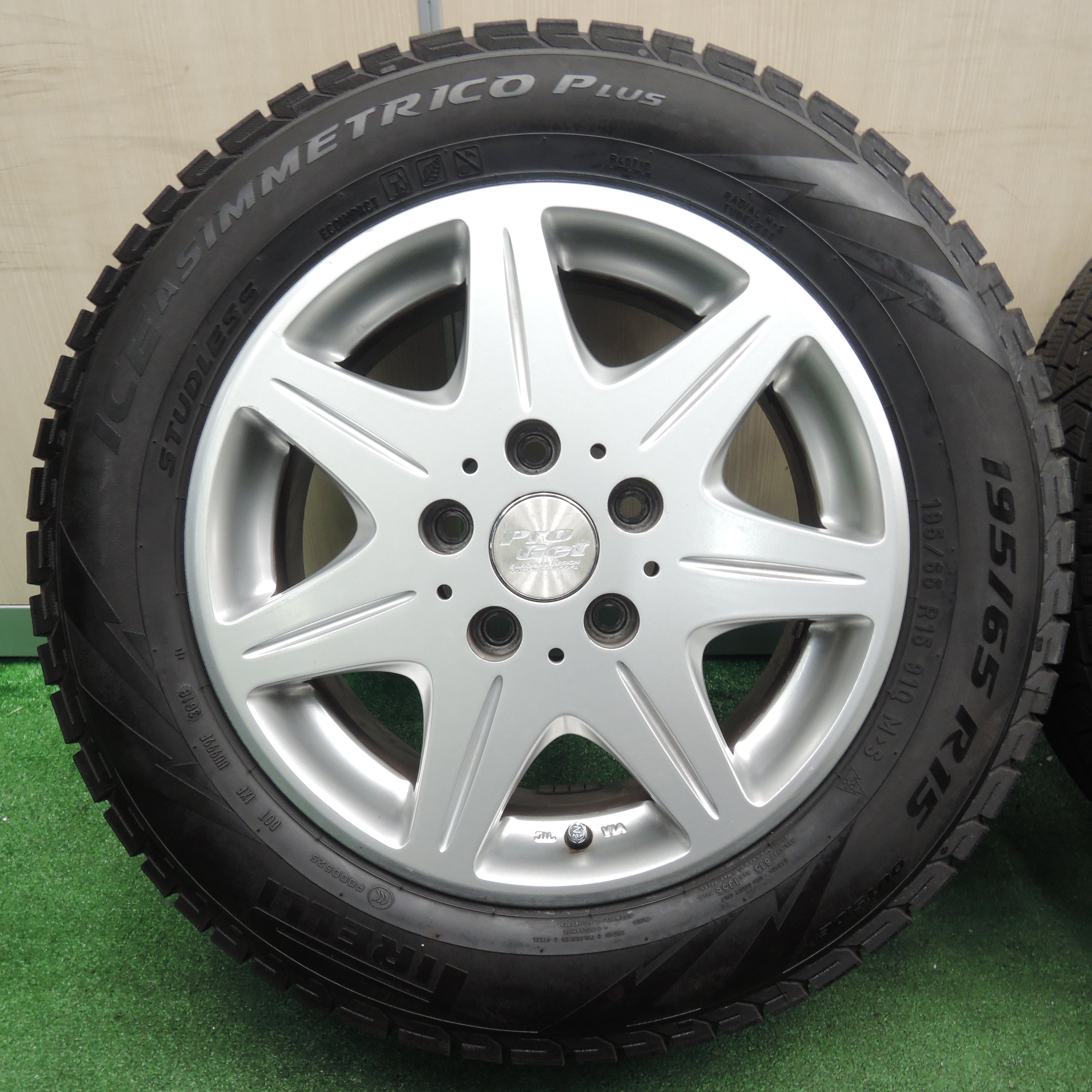 *送料無料*バリ溝！8.5分★スタッドレス 195/65R15 ピレリ アイスアシンメトリコ ProGet EUROPIAN 15インチ  PCD114.3/5H★3111301NJス