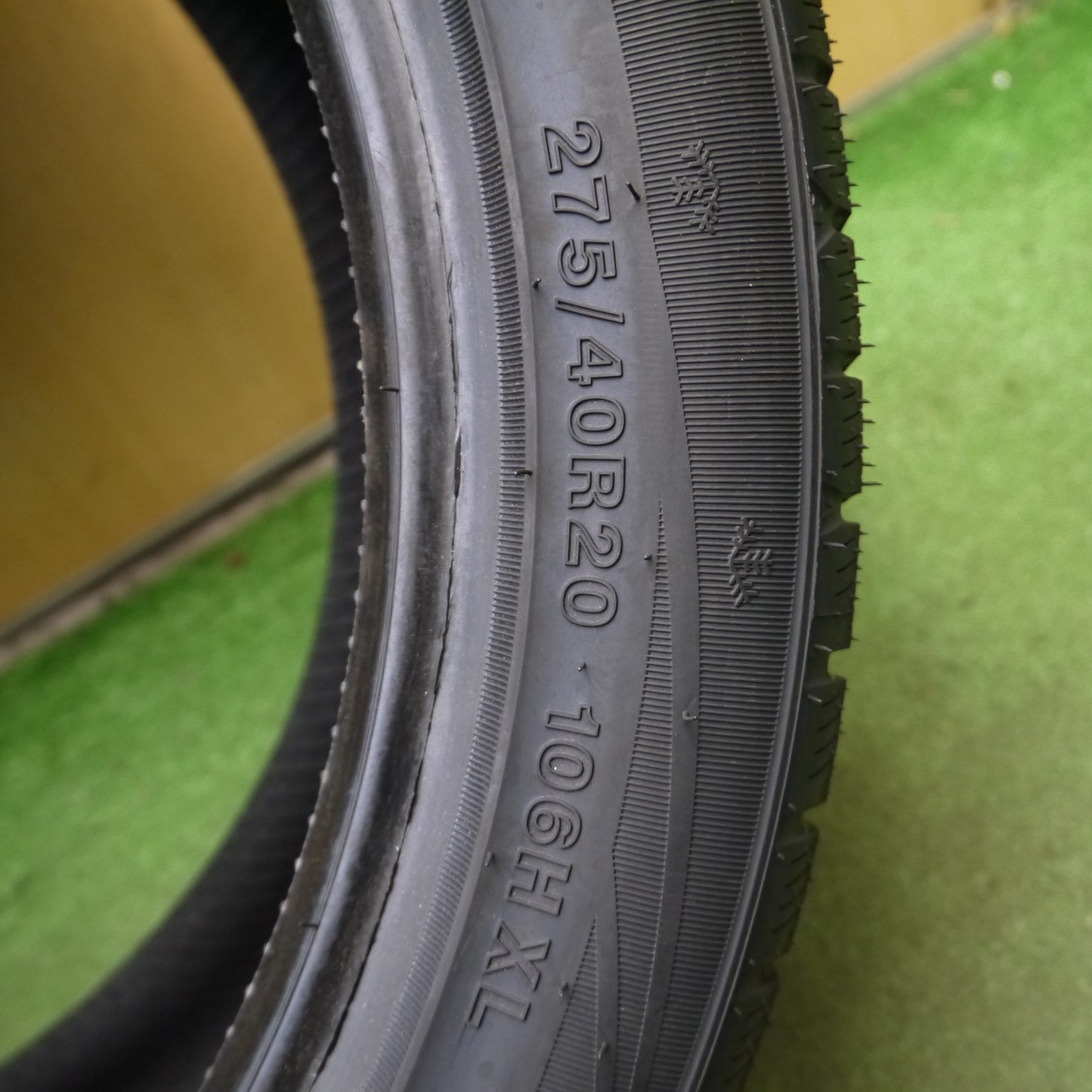 *送料無料*未使用！23年★スタッドレス 275/40R20 ROADMARCH Winter Xpro 999 タイヤ 20インチ BMW レクサス等★4010907Hスタ