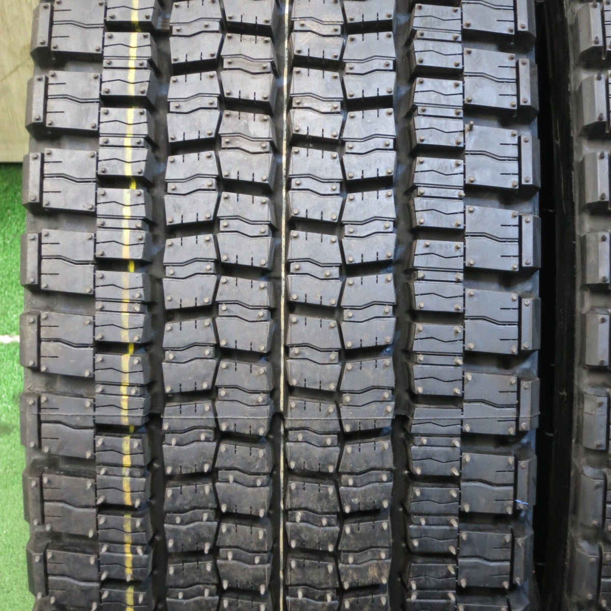 *送料無料* 未使用！21年★トラック タイヤ 245/70R19.5 136/134J スタッドレス ダンロップ デクテス SP001 19.5インチ★4021002クスタ