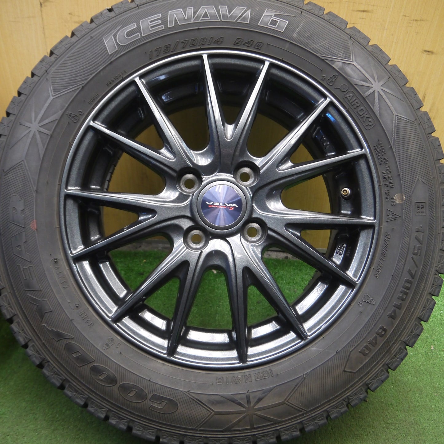 *送料無料* バリ溝！キレイ！8.5分★スタッドレス 175/70R14 グッドイヤー アイスナビ6 VELVA SPORTZ ヴェルヴァ 14インチ PCD100/4H★4021413Hス