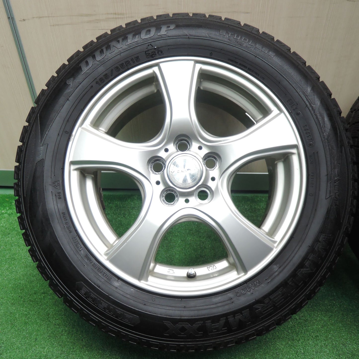 [送料無料]キレイ★スタッドレス 185/65R15 ダンロップ ウインターマックス WM02 VIOLENTO ヴィオレント 15インチ PCD100/5H★3092704NJス