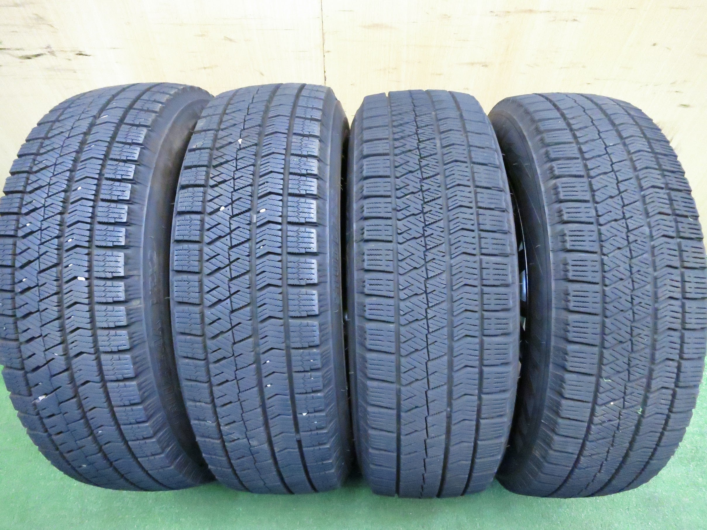 送料無料]バリ溝！21年！ほぼ10分☆スタッドレス 175/65R14