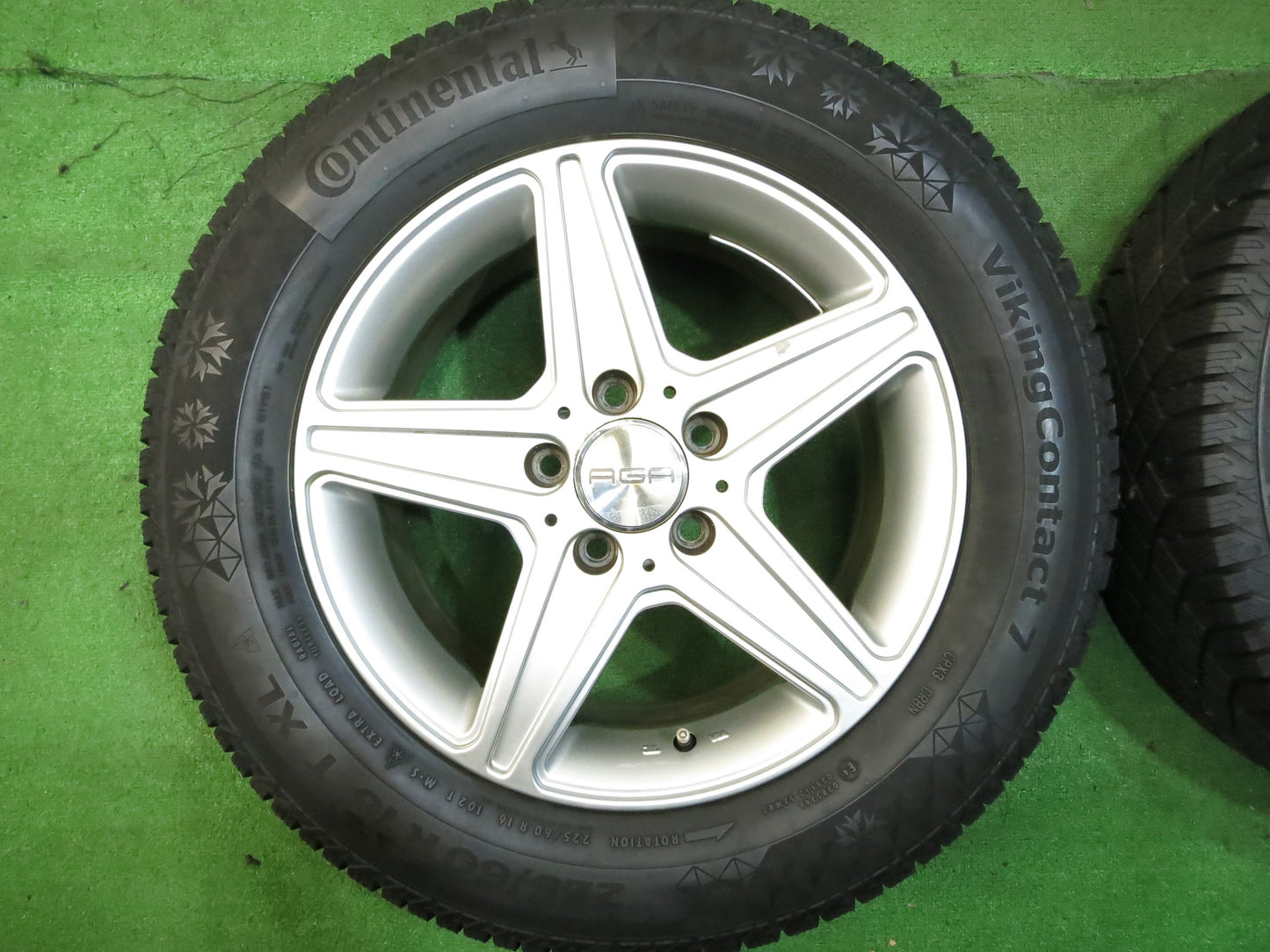 [送料無料]バリ溝！18年！9.5分以上★ベンツ ワーゲン 等 AGA 225/60R16 スタッドレス コンチネンタル バイキング コンタクト7 16インチ PCD112/5H★2120607Hス