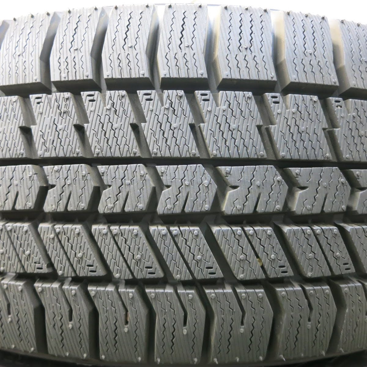 [送料無料]超バリ溝！22年！キレイ！ほぼ10分★スタッドレス 215/60R17 グッドイヤー アイスナビ8 ravrion RS01 ラブリオン 17インチ PCD114.3/5H★3072403イス