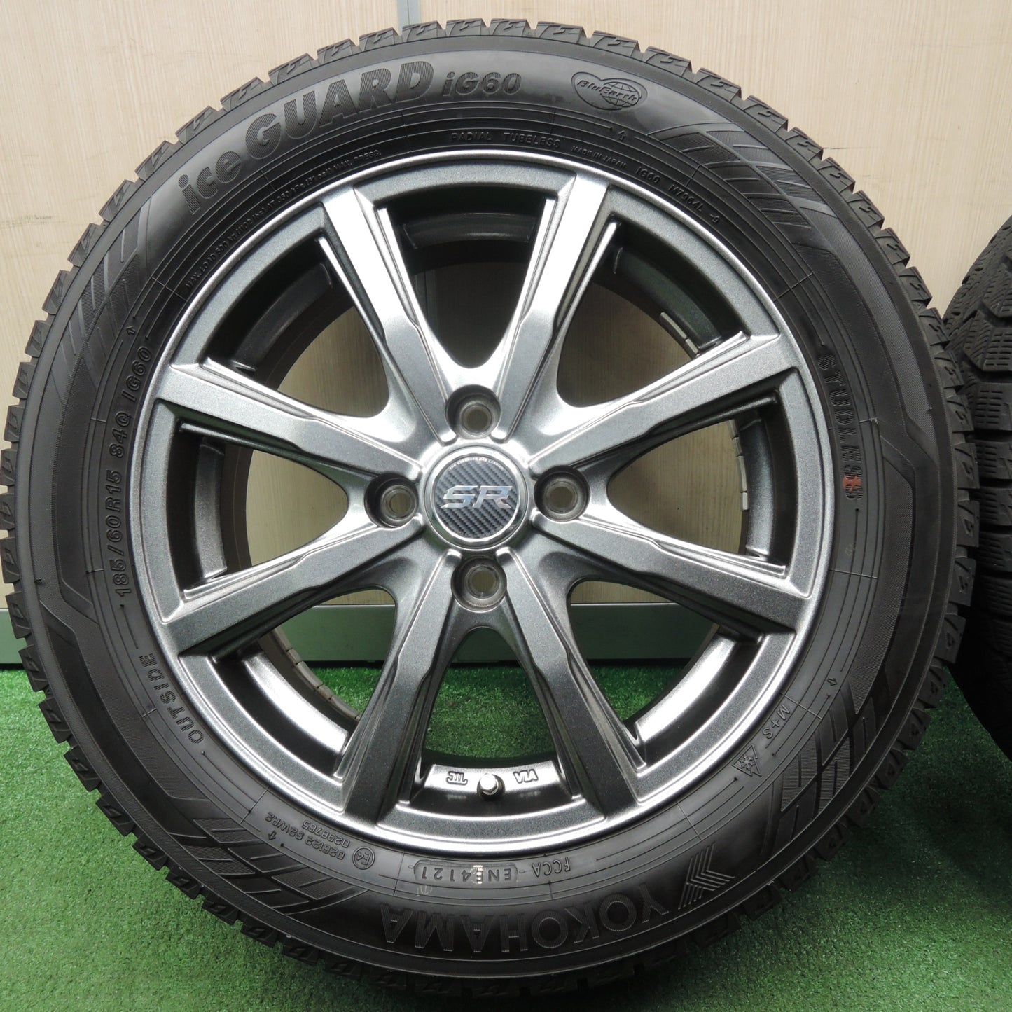 *送料無料* バリ溝！21年！キレイ！9.5分★スタッドレス 185/60R15 ヨコハマ アイスガード iG60 STRANGER ストレンジャー 15インチ PCD100/4H★4021610NJス