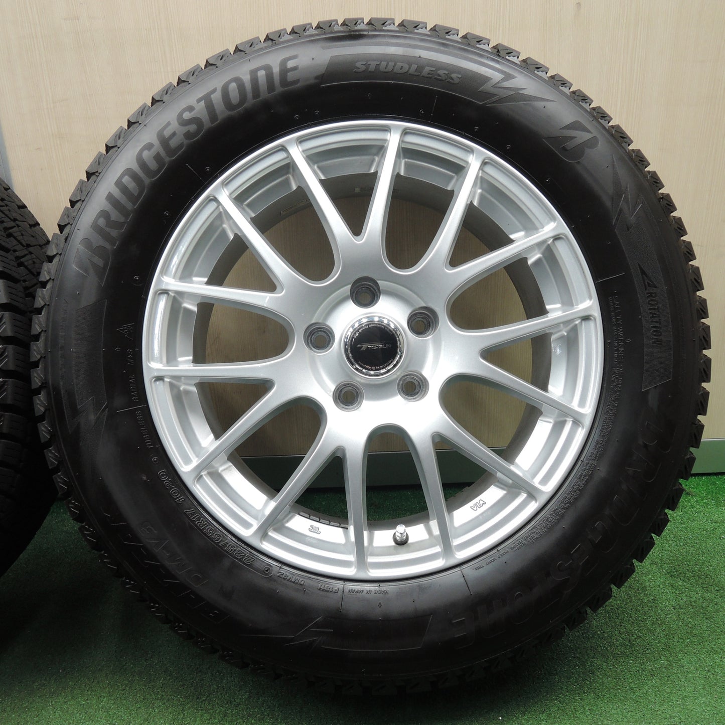 *送料無料* バリ溝！キレイ！9分★スタッドレス 225/65R17 ブリヂストン ブリザック DM-V3 TOPRUN トップラン 17インチ PCD114.3/5H★4022401NJス