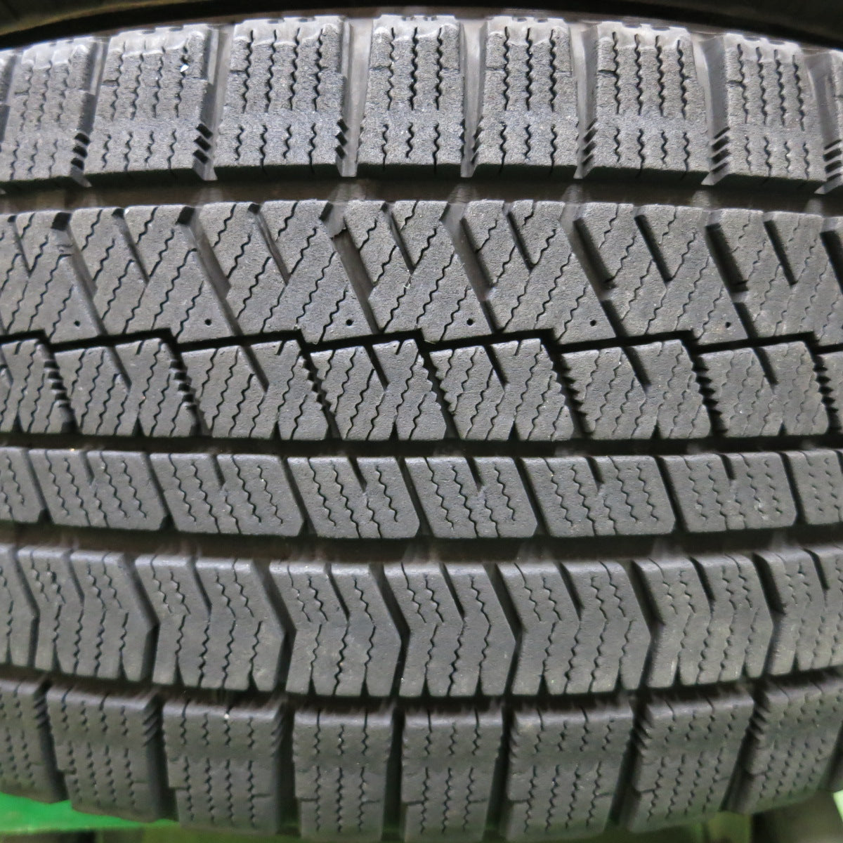 *送料無料*バリ溝！20年！8.5分★スタッドレス 225/55R17 ブリヂストン ブリザック VRX2 タイヤ 17インチ アルファード フォレスター等★4012208イスタ