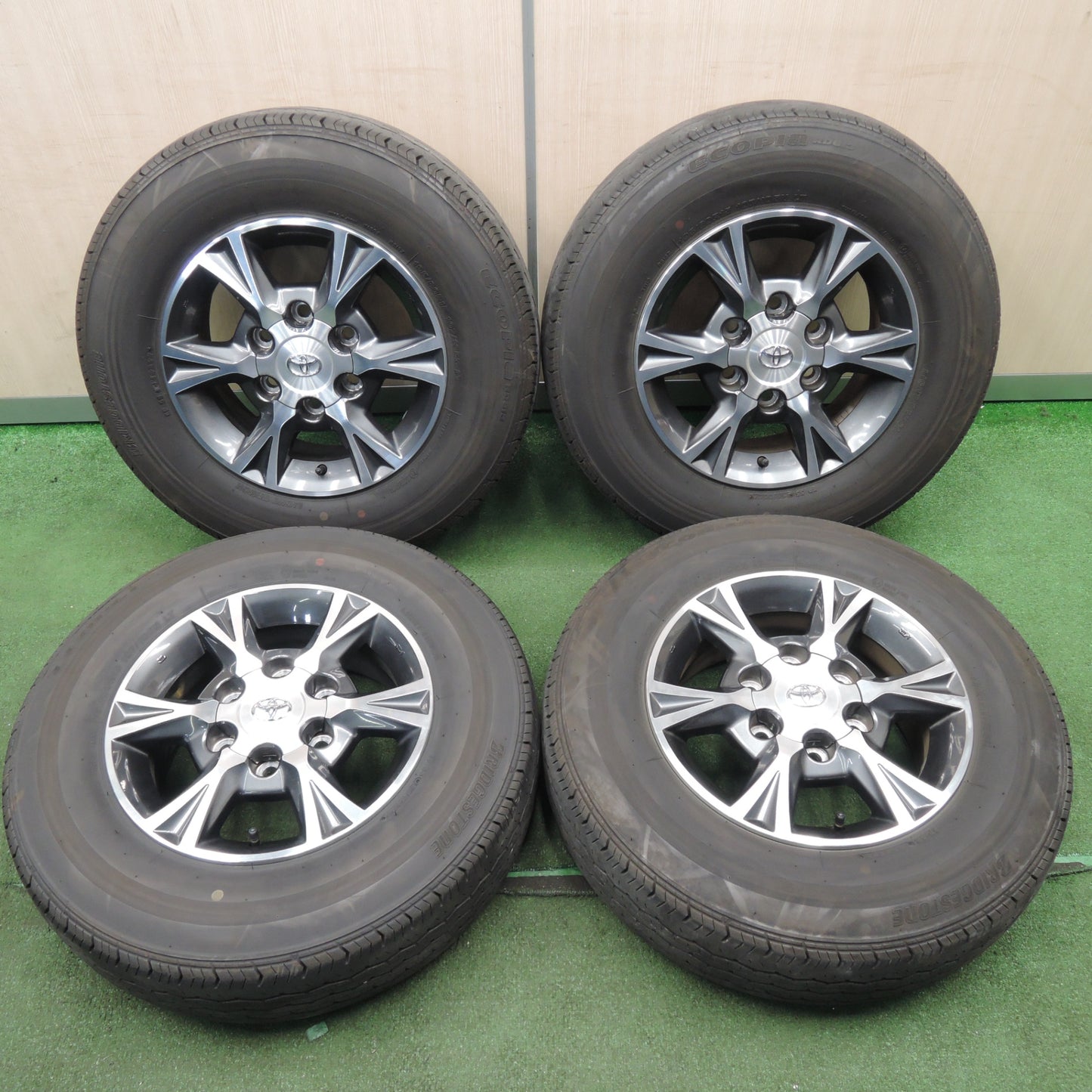 *送料無料* バリ溝！22年！キレイ！9分★トヨタ 200系 ハイエース 純正 OP 195/80R15 107/105N ブリヂストン エコピア RD613 PCD139.7/6H★4022904NJノ