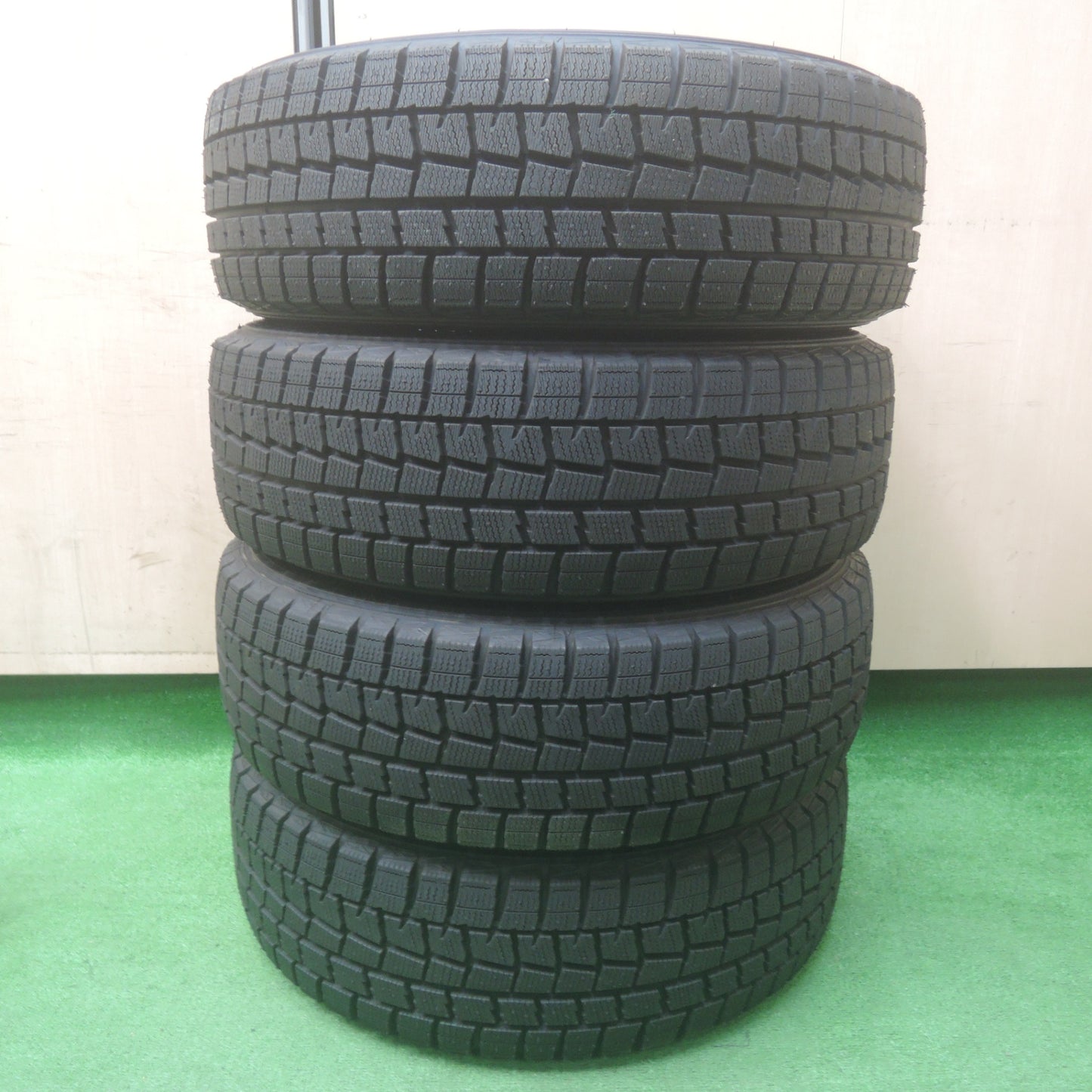 *送料無料* 超バリ溝！キレイ！ほぼ10分★スタッドレス 185/65R15 ダンロップ ウインターマックス WM01 VELVA KEVIN ヴェルヴァ PCD100/4H★4022105SYス