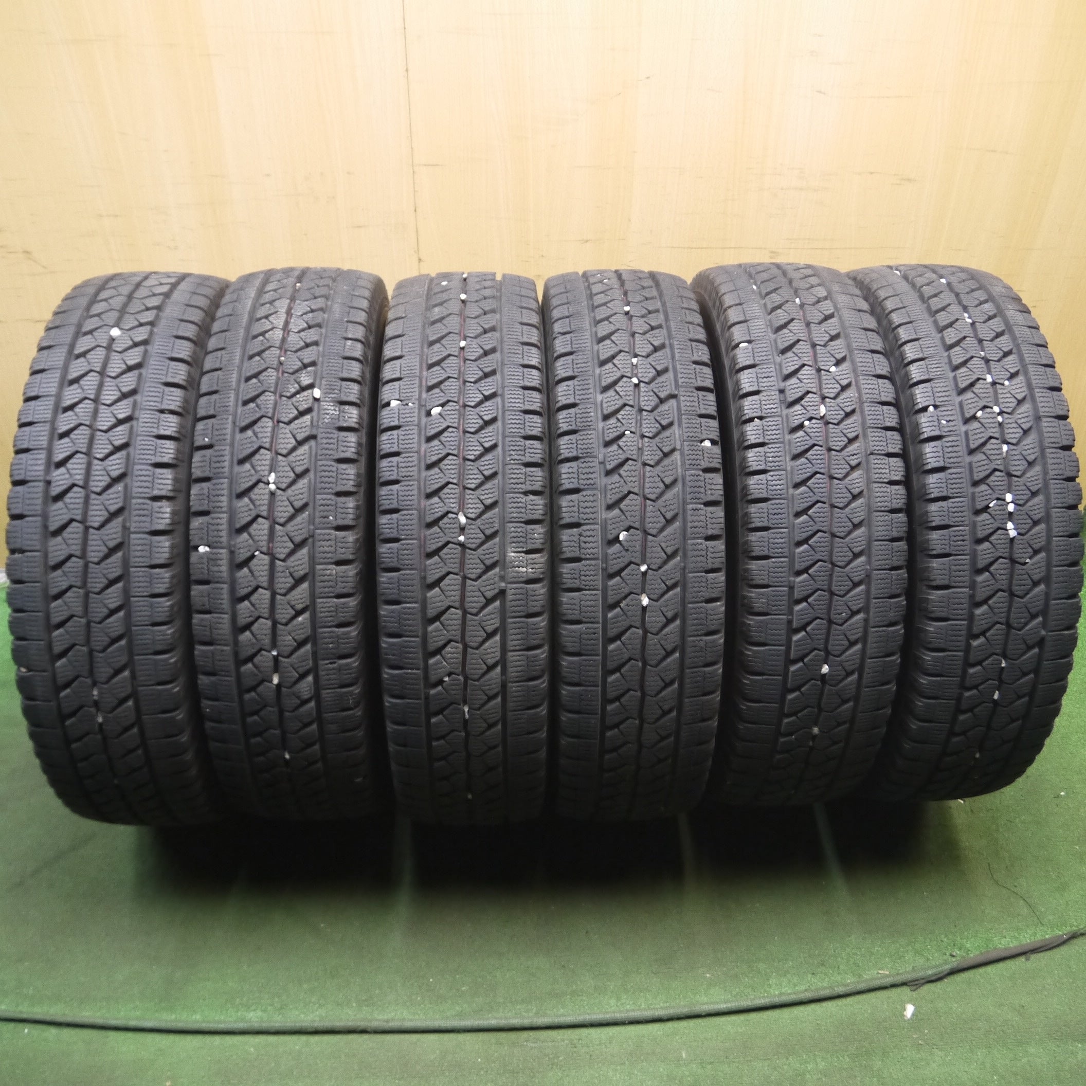 送料無料*バリ溝！9分☆トラック タイヤ 215/70R17.5 118/116L スタッドレス ブリヂストン ブリザック W979 17 |  名古屋/岐阜の中古カー用品・工具の買取/販売ならガレージゲット