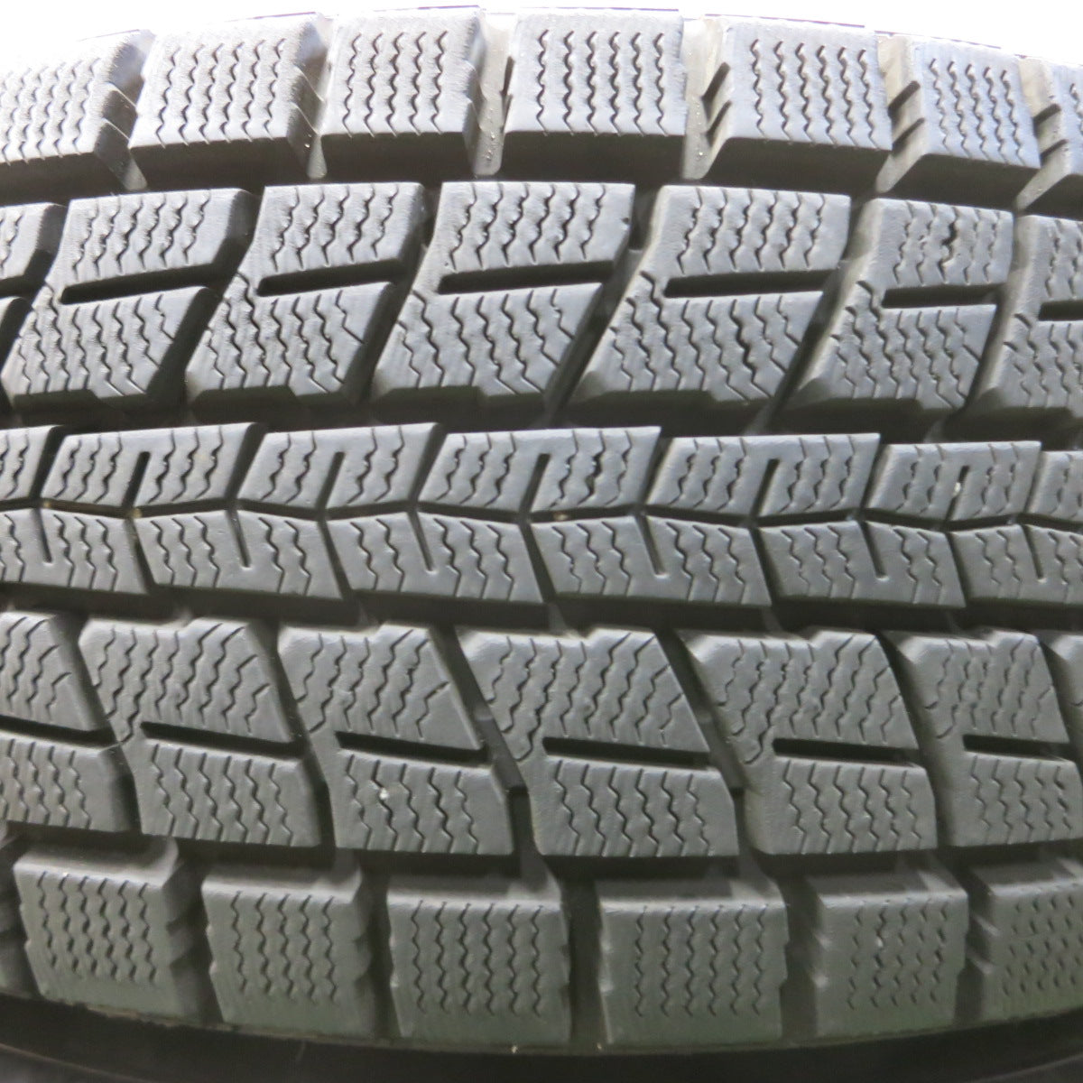 *送料無料*バリ溝！19年！キレイ！9.5分以上★スタッドレス 215/65R16 ダンロップ ウインターマックス SJ8 VELVA SPORTZ 16インチ PCD114.3/5H★3110306イス