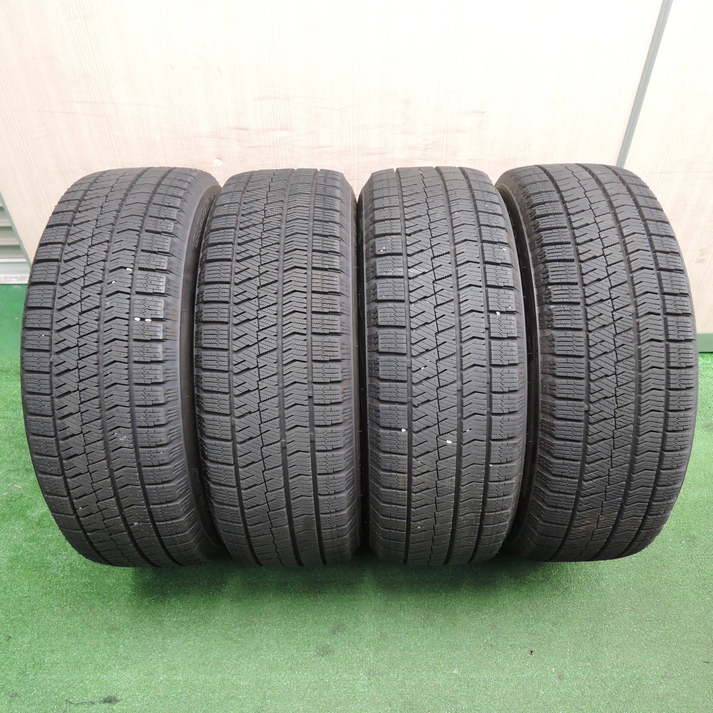 *送料無料*超バリ溝！22年！キレイ！ほぼ10分★スタッドレス 215/60R16 ブリヂストン ブリザック VRX2 BALMINUM バルミナ 16インチ PCD114.3/5H★3120806TNス