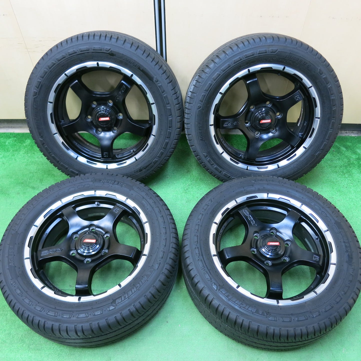 [送料無料]バリ溝！21年！キレイ！9.5分★ハイエース 等 RAYS Gramlights 57CR-X2 215/60R17C 109/107T ミシュラン レイズ PCD139.7/6H★3070505ヒノ