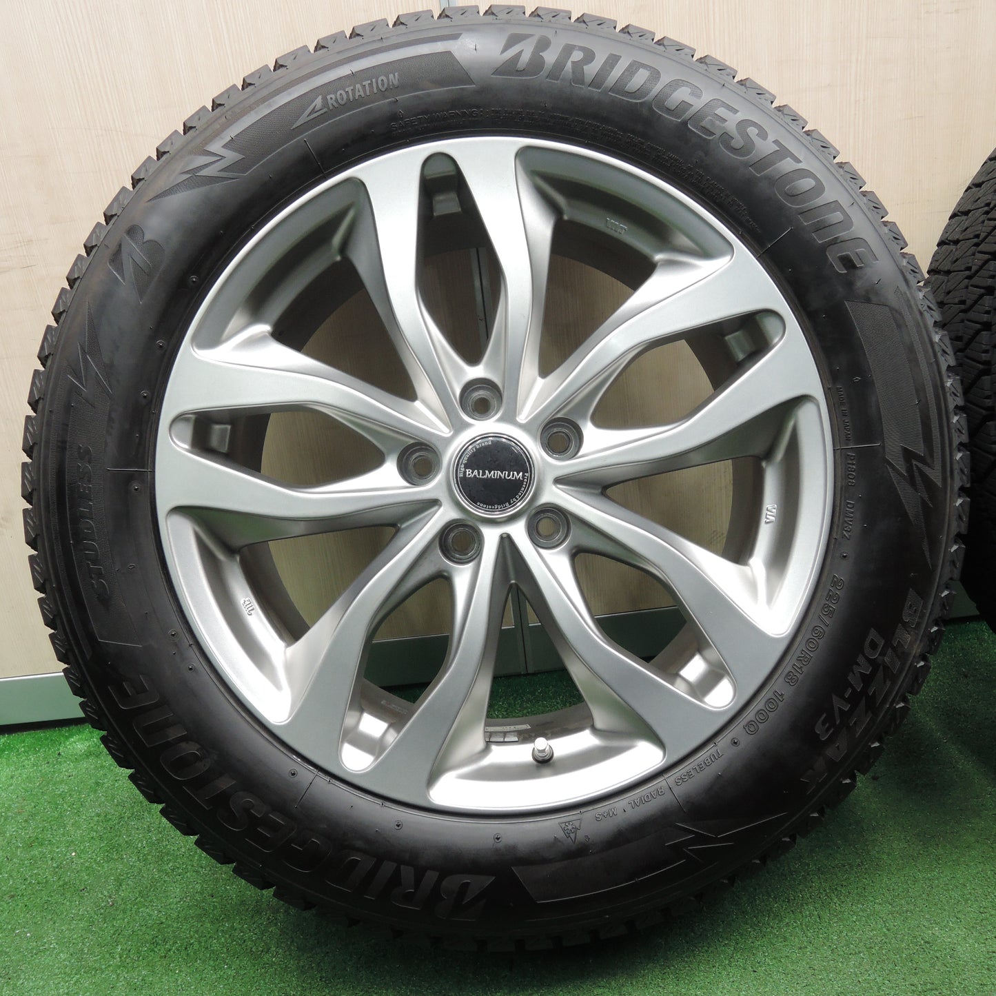 *送料無料*バリ溝！20年！キレイ！9.5分★スタッドレス 225/60R18 ブリヂストン ブリザック DM-V3 BALMINUM バルミナ 18インチ PCD114.3/5H★3121411NJス