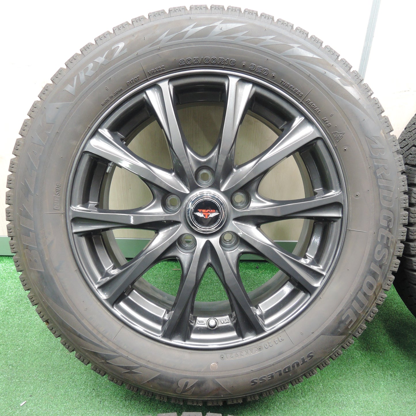 *送料無料*バリ溝！21年！キレイ！9.5分★スタッドレス 205/60R16 ブリヂストン ブリザック VRX2 TEAD テッド 16インチ PCD114.3/5H★3110808TNス