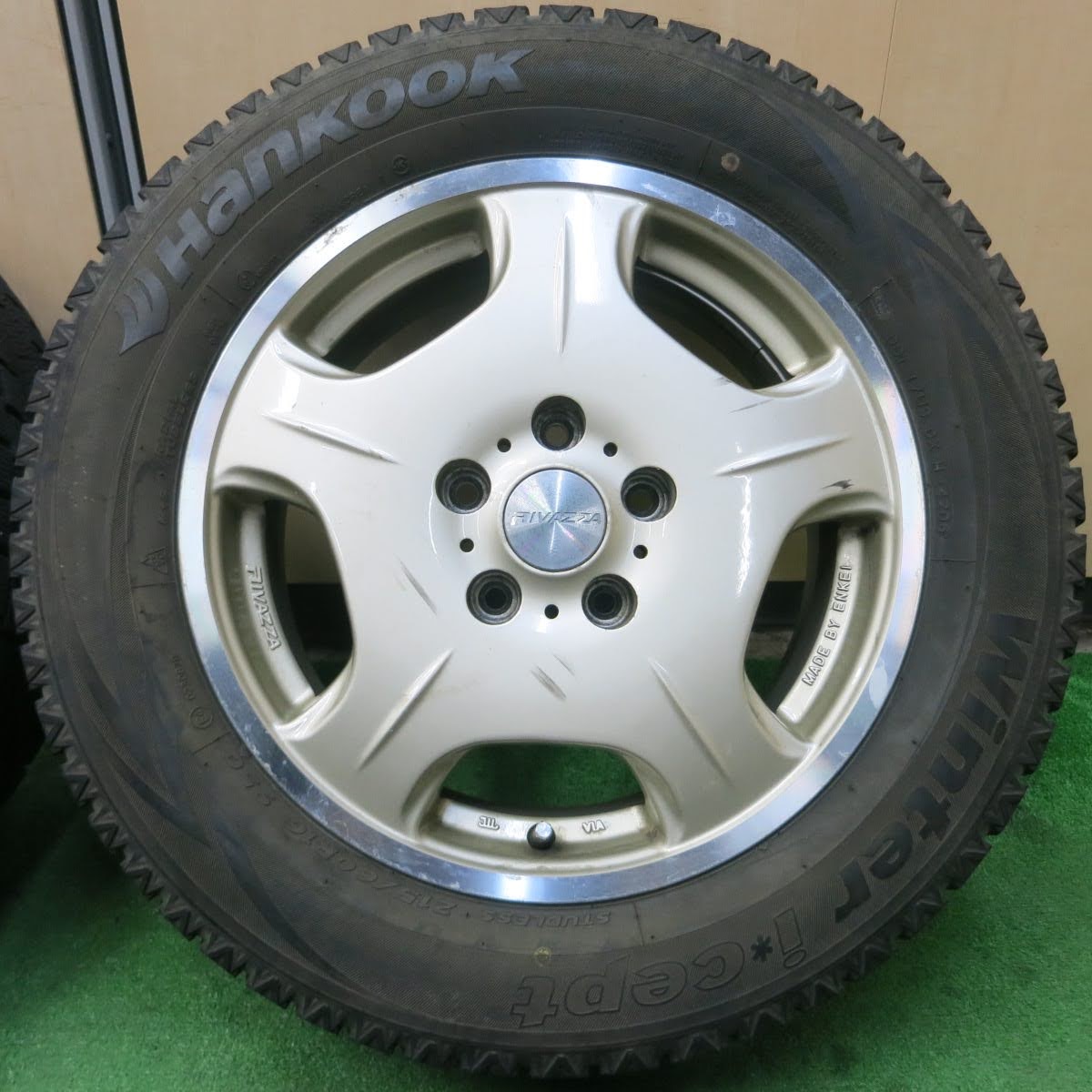 [送料無料]4本価格★RIVAZZA ENKEI 215/60R16 スタッドレス ハンコック ウインター アイセプト 16インチ リヴァッツァ エンケイ PCD114.3/5H★3062402イス