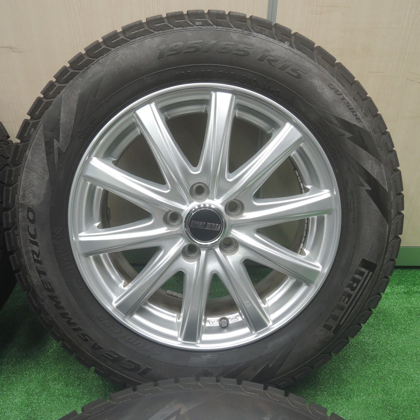 [送料無料]バリ溝！キレイ！9.5分★プリウス 等 195/65R15 スタッドレス ピレリ アイスアシンメトリコ SPORT RUOTA 15インチ PCD100/5H★3092206SYス