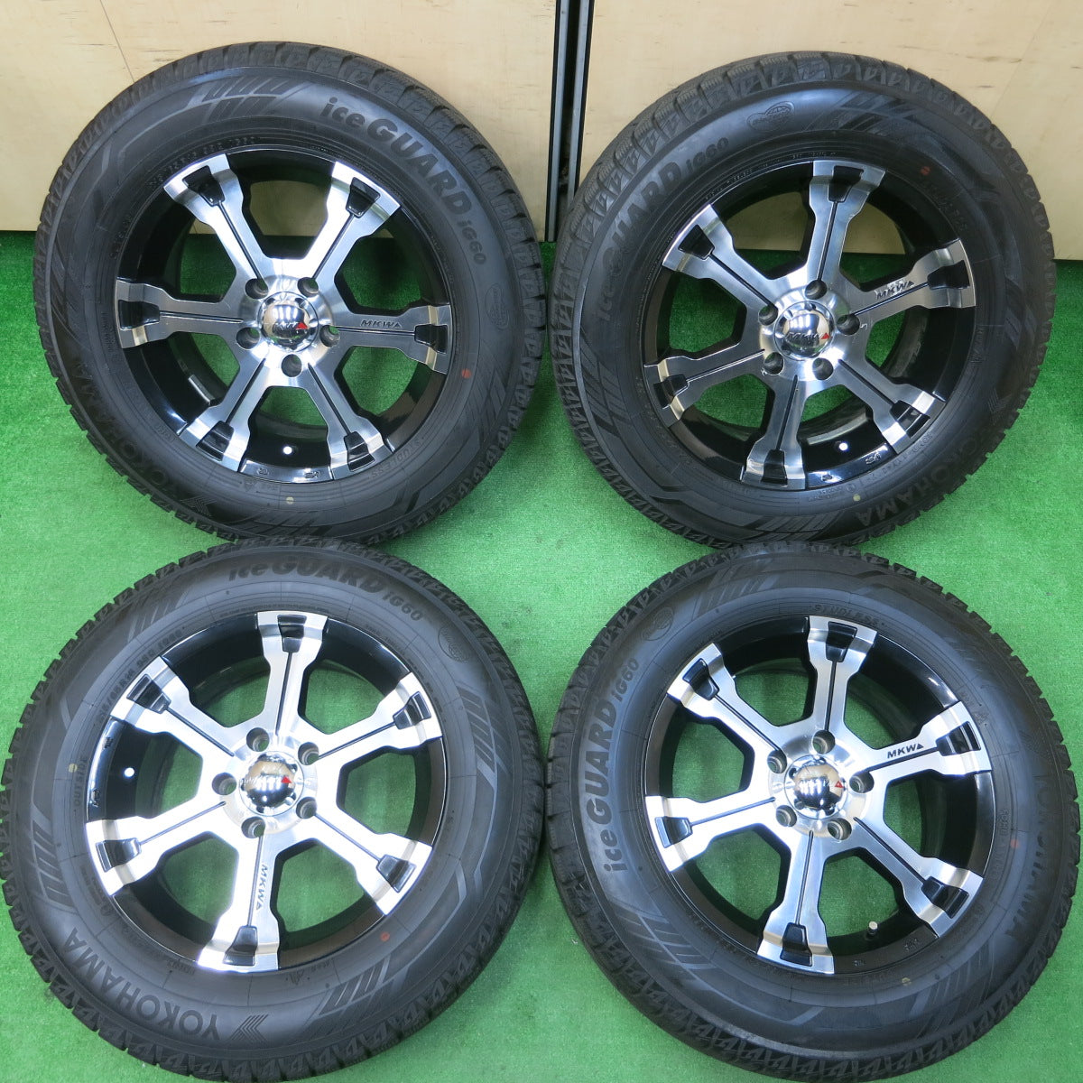 *送料無料*バリ溝！9分★MKW MK-36 スタッドレス 215/65R16 ヨコハマ アイスガード iG60 16インチ PCD114.3/5H★3121504イス