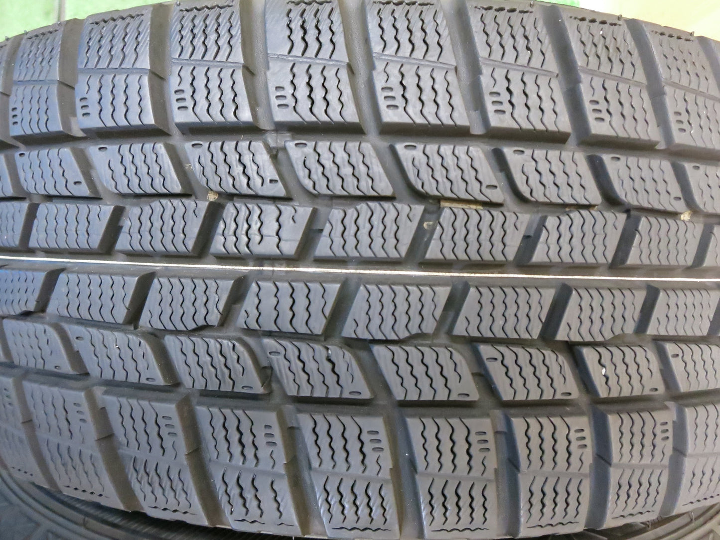 [送料無料]バリ溝！18年！キレイ！9.5分以上★スタッドレス SCHNEIDER 205/55R16 グッドイヤー アイスナビ6 MiD シュナイダー マルカ PCD100/5H★2121206Hス