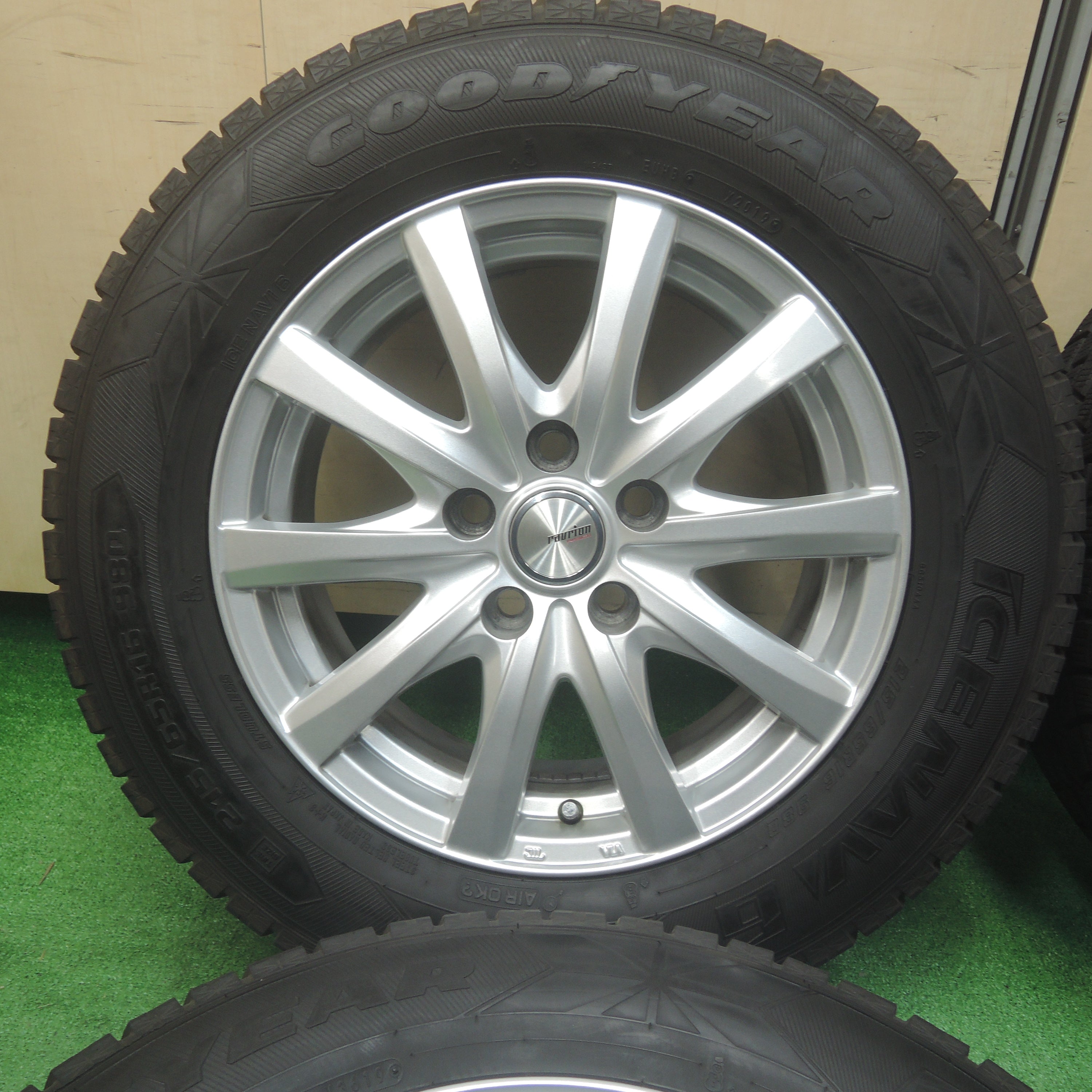 *送料無料*バリ溝！19年！綺麗！9.5分★スタッドレス 215/65R16 グッドイヤー アイスナビ6 ravrion RS01 ラブリオン  16インチ PCD114.3/5H★3120803SYス