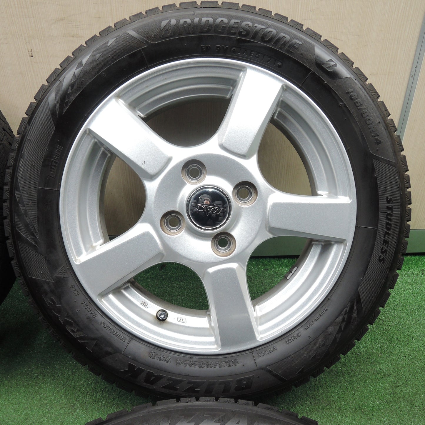 *送料無料* バリ溝！21年！キレイ！9.5分★スタッドレス 165/60R14 ブリヂストン ブリザック VRX3 CVW 社外 アルミ 14インチ PCD100/4H★4022201TNス