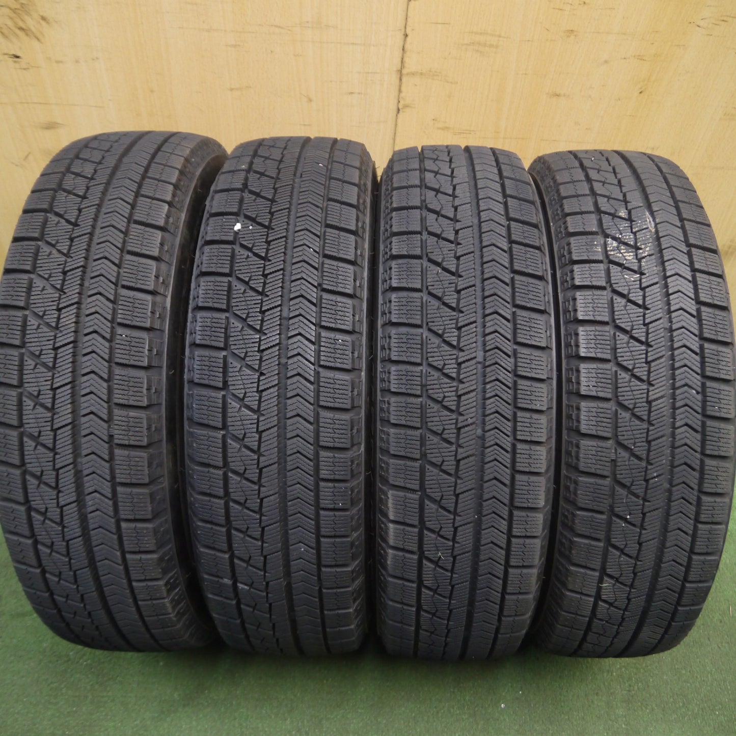 *送料無料* バリ溝！キレイ！9.5分★日産 デイズ ルークス 純正 155/65R14 スタッドレス ブリヂストン ブリザック VRX 14インチ PCD100/4H★4031107Hス