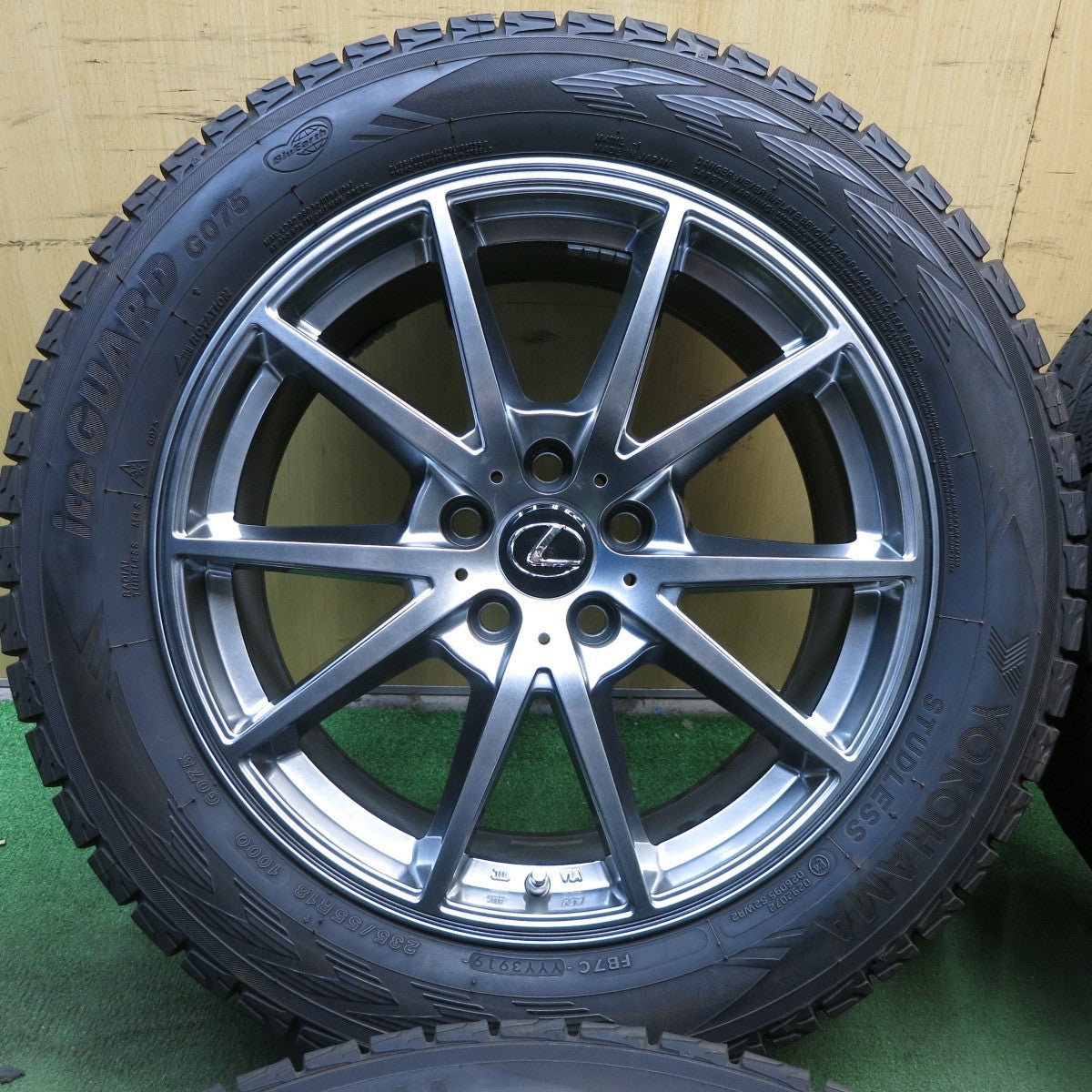 *送料無料* センサー付！バリ溝！綺麗！9分★レクサス等 235/55R18 スタッドレス ヨコハマ アイスガード G075 LA STRADA 阿部商会 PCD114.3/5H★4020915KKス