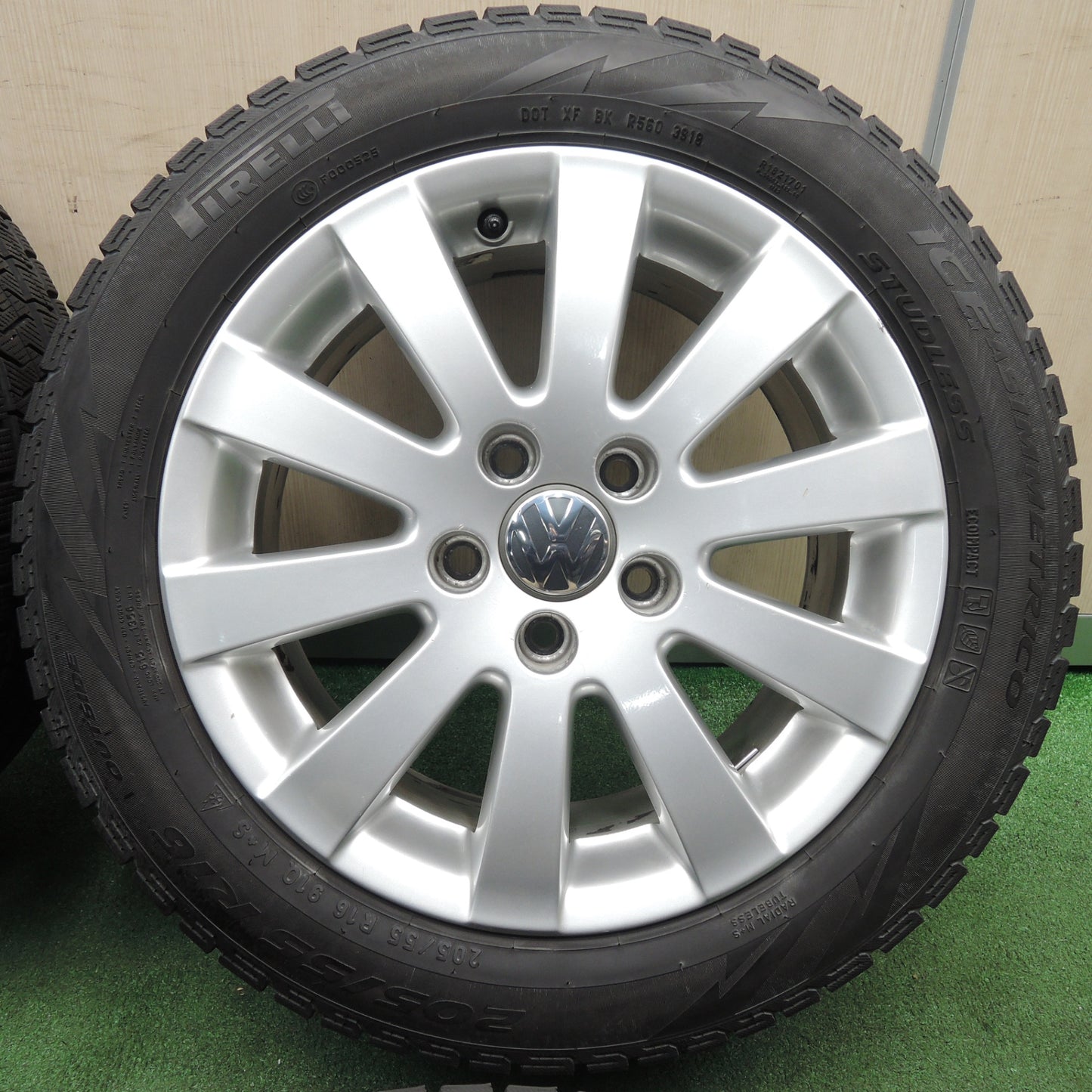 *送料無料* 4本価格★ワーゲン ゴルフ 等 純正 205/55R16 スタッドレス ピレリ アイスアシンメトリコ 16インチ PCD112/5H★4021310TNス