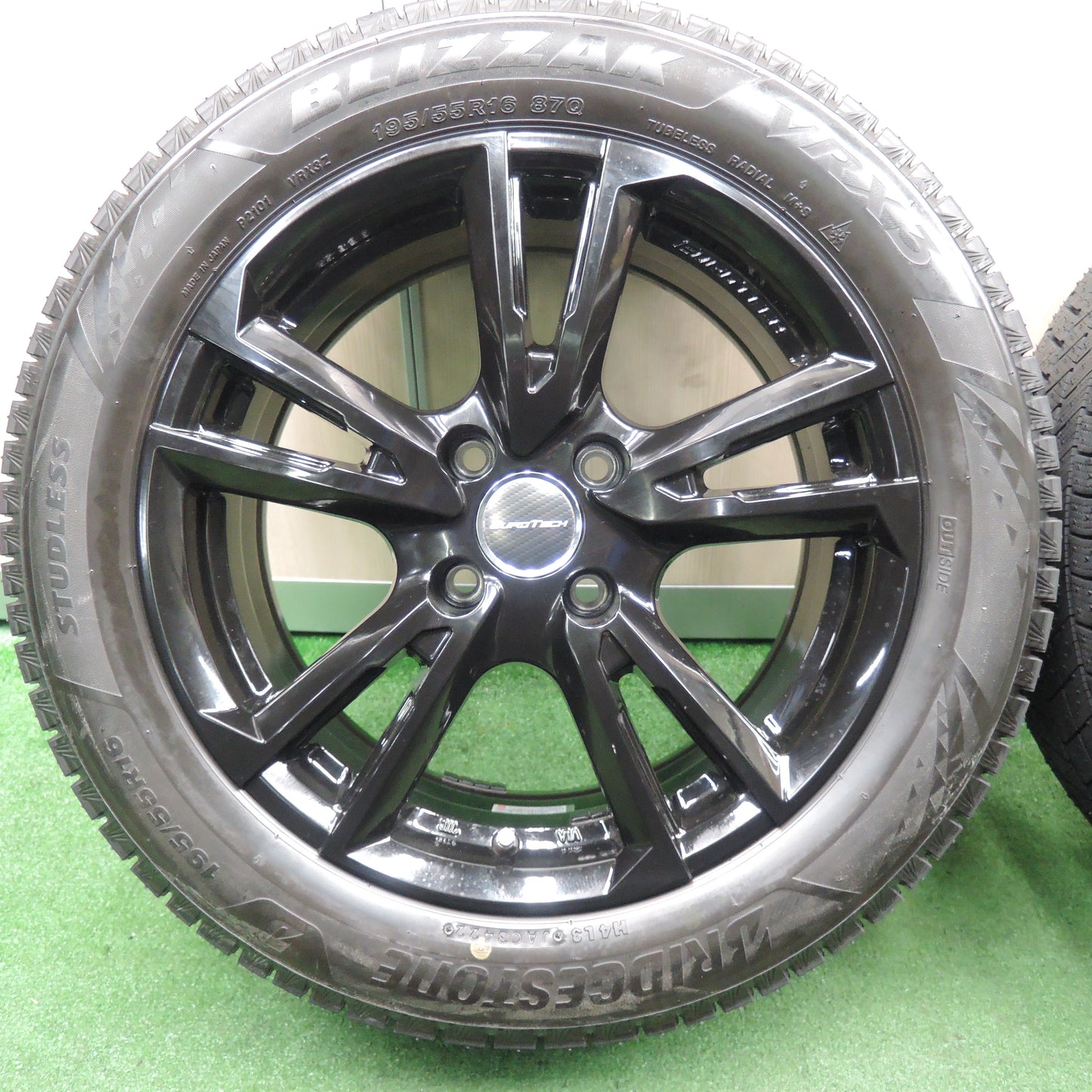 *送料無料*超バリ溝！22年！キレイ！ほぼ10分★プジョー 等 EURO TECH 195/55R16 スタッドレス ブリヂストン ブリザック VRX3 16インチ PCD108/4H★3112904NJス