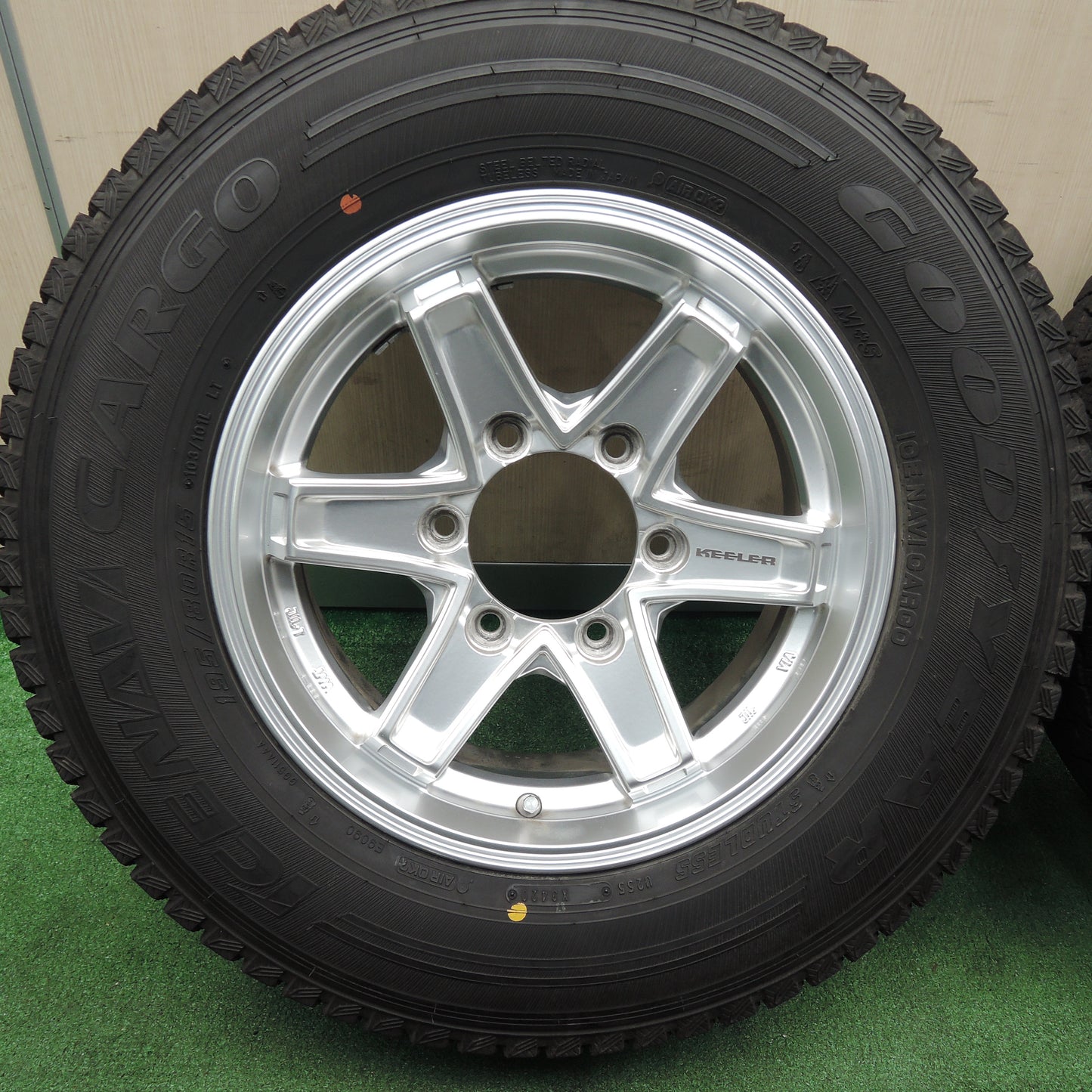 *送料無料*バリ溝！20年！キレイ！9.5分★ハイエース 等 KEELER キーラー 195/80R15 スタッドレス グッドイヤー アイスナビ カーゴ 15インチ PCD139.7/6H★3120904TNス