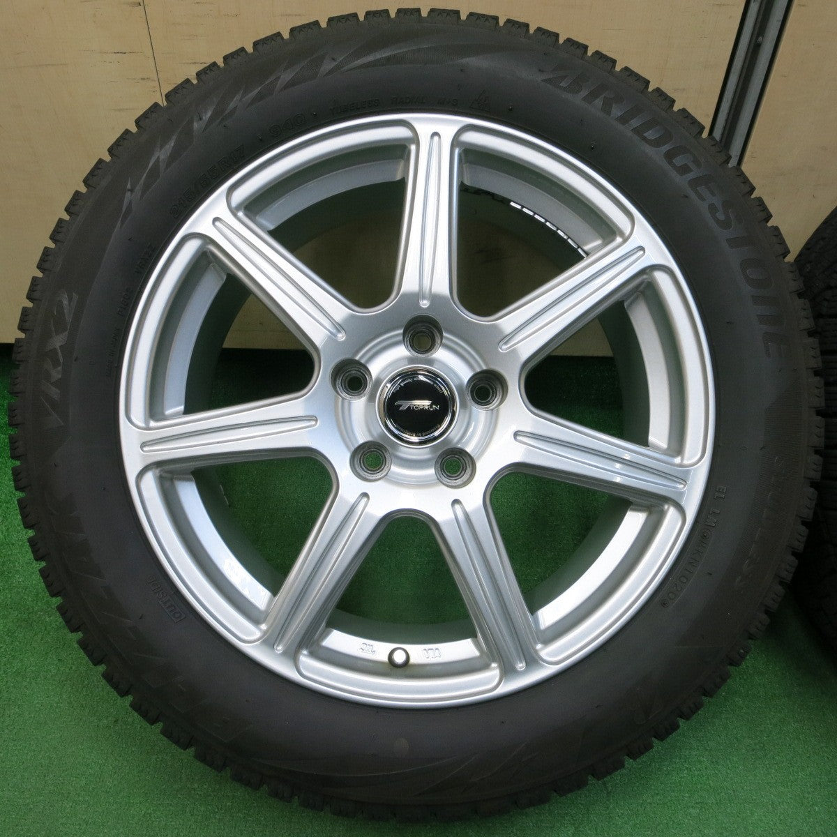 *送料無料*バリ溝！21年！キレイ！9.5分★スタッドレス 215/55R17 ブリヂストン ブリザック VRX2 TOPRUN トップラン 17インチ PCD114.3/5H★4012906イス