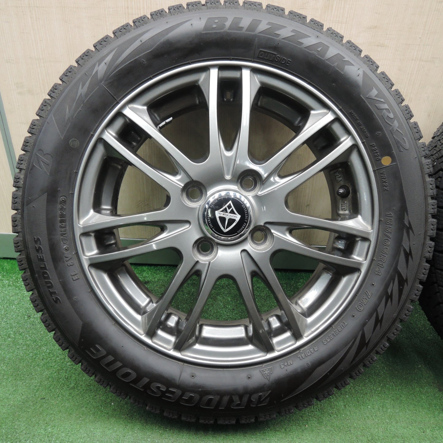 *送料無料* バリ溝！22年！キレイ！9.5分以上★スタッドレス 155/65R14 ブリヂストン ブリザック VRX2 VELVA ヴェルヴァ 14インチ PCD100/4H★4030507TNス