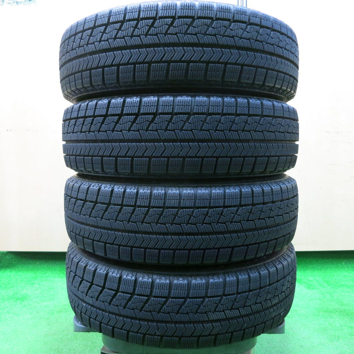 *送料無料*バリ溝！キレイ！9.5分★スタッドレス 155/65R14 ブリヂストン ブリザック VRX VELVA ヴェルヴァ 14インチ PCD100/4H★3112501イス