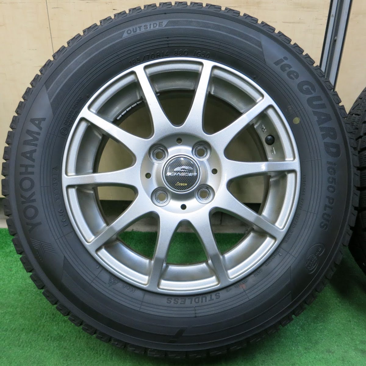 [送料無料]バリ溝！8.5分★スタッドレス 185/70R14 ヨコハマ アイスガード iG50 プラス SCHNEIDER ATECH シュナイダー 14インチ PCD100/4H★3091902イス