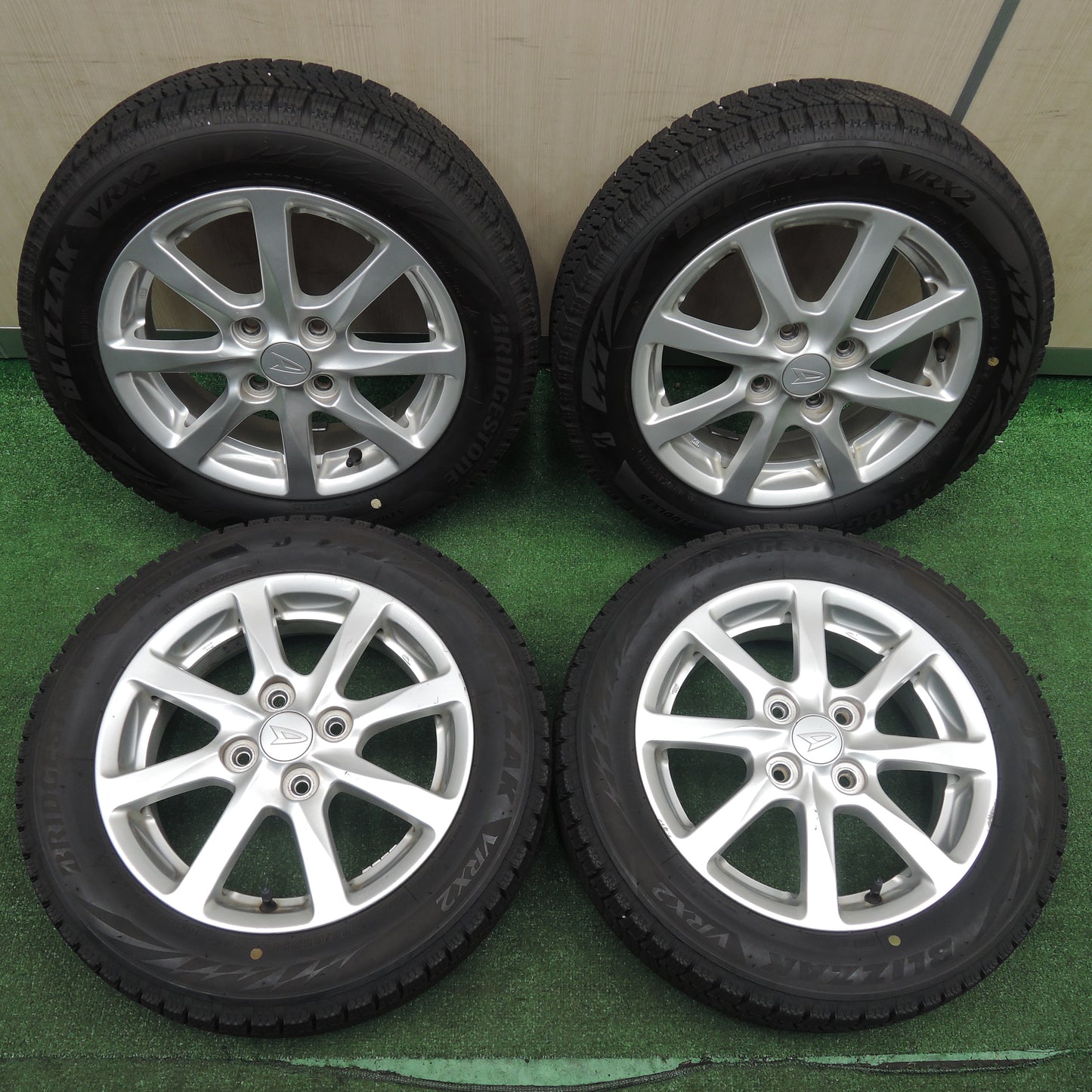 *送料無料*バリ溝！21年！キレイ！8.5分★ダイハツ タント 純正 155/65R14 スタッドレス ブリヂストン ブリザック VRX2 14インチ PCD100/4H★3111503SYス