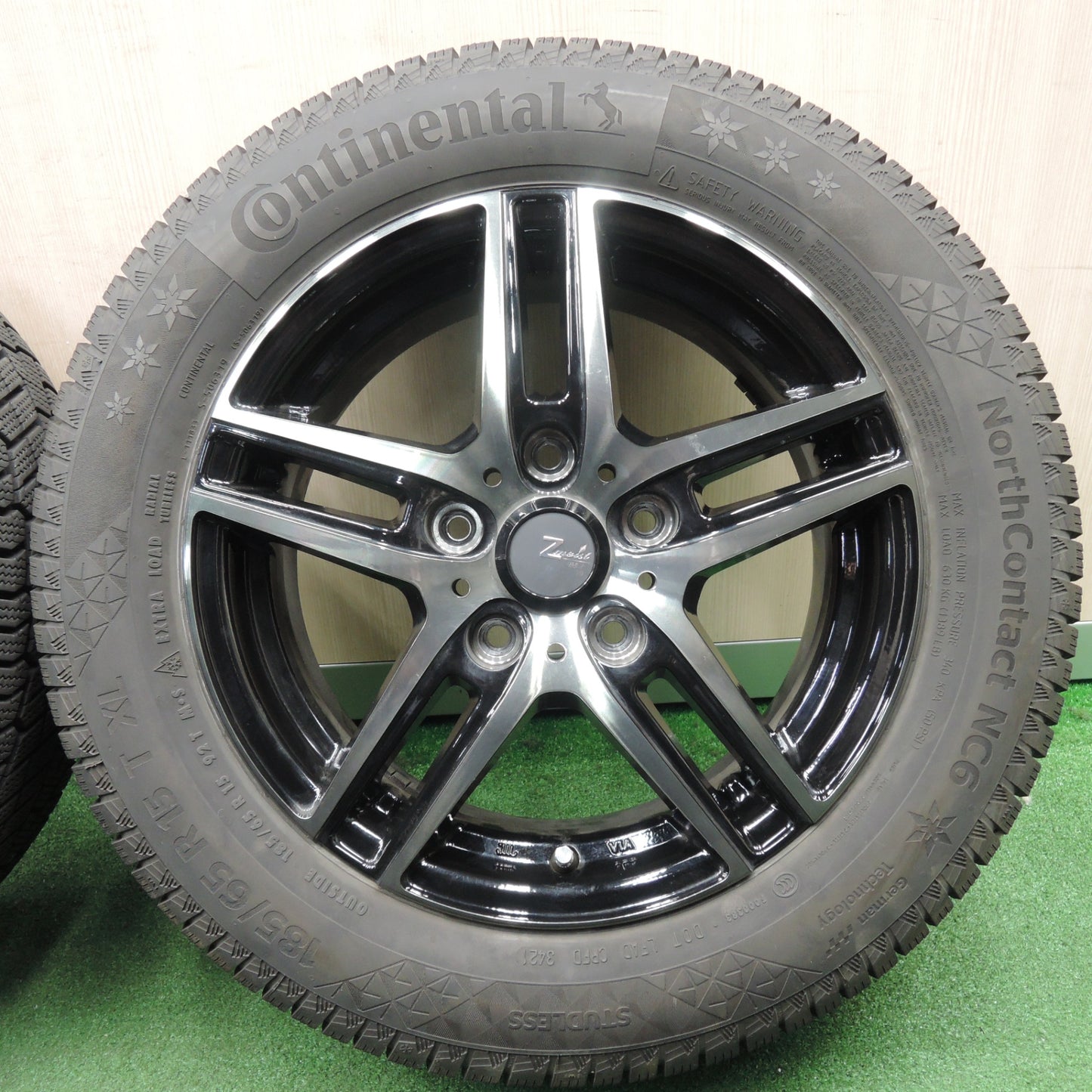 *送料無料* バリ溝！21年！キレイ！8.5分★スタッドレス 185/65R15 コンチネンタル ノースコンタクト NC6 Zmeist VS-1 PCD114.3/5H★4022304NJス